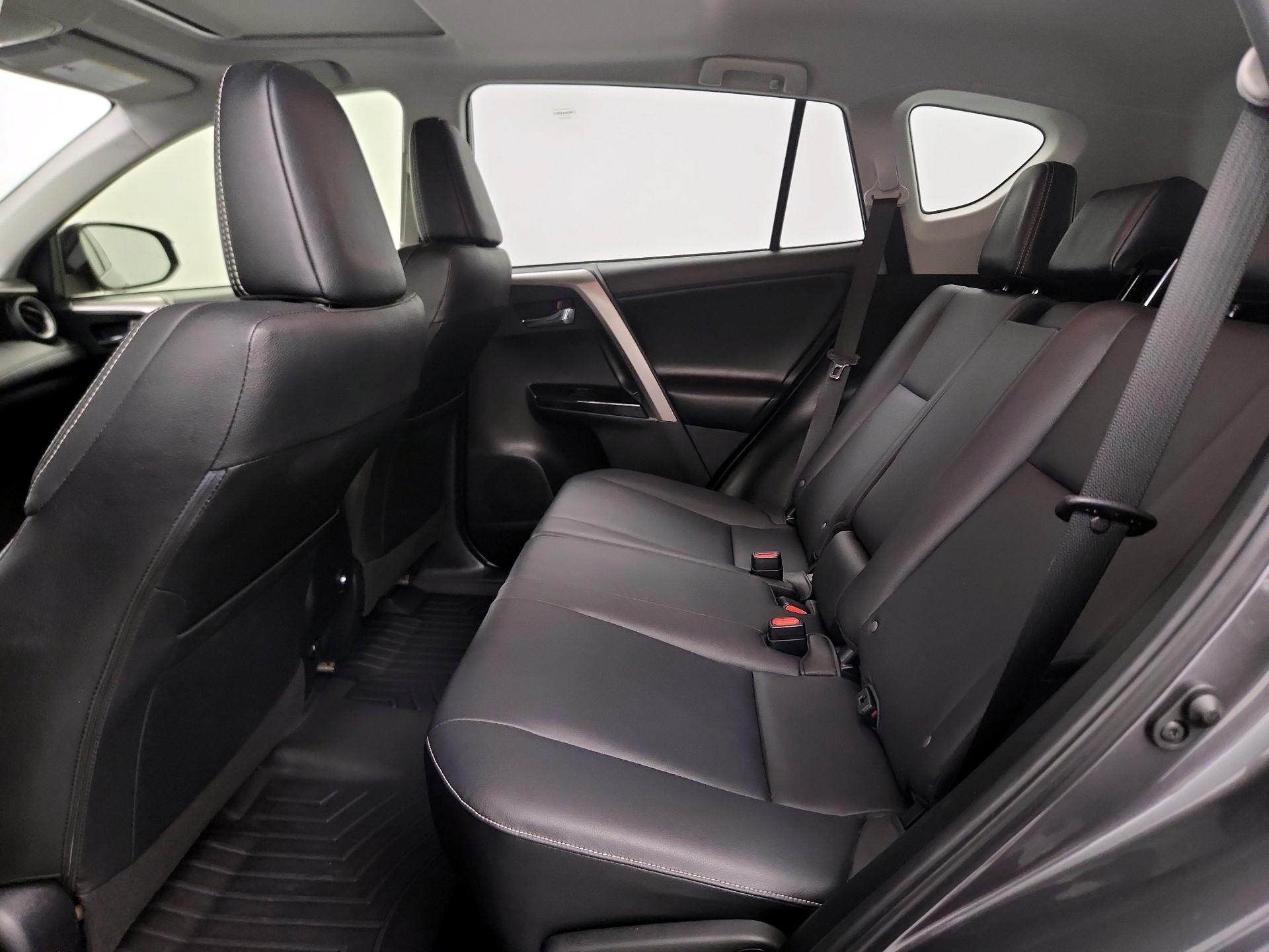 Thumbnail: 2018 Toyota RAV4 - 20