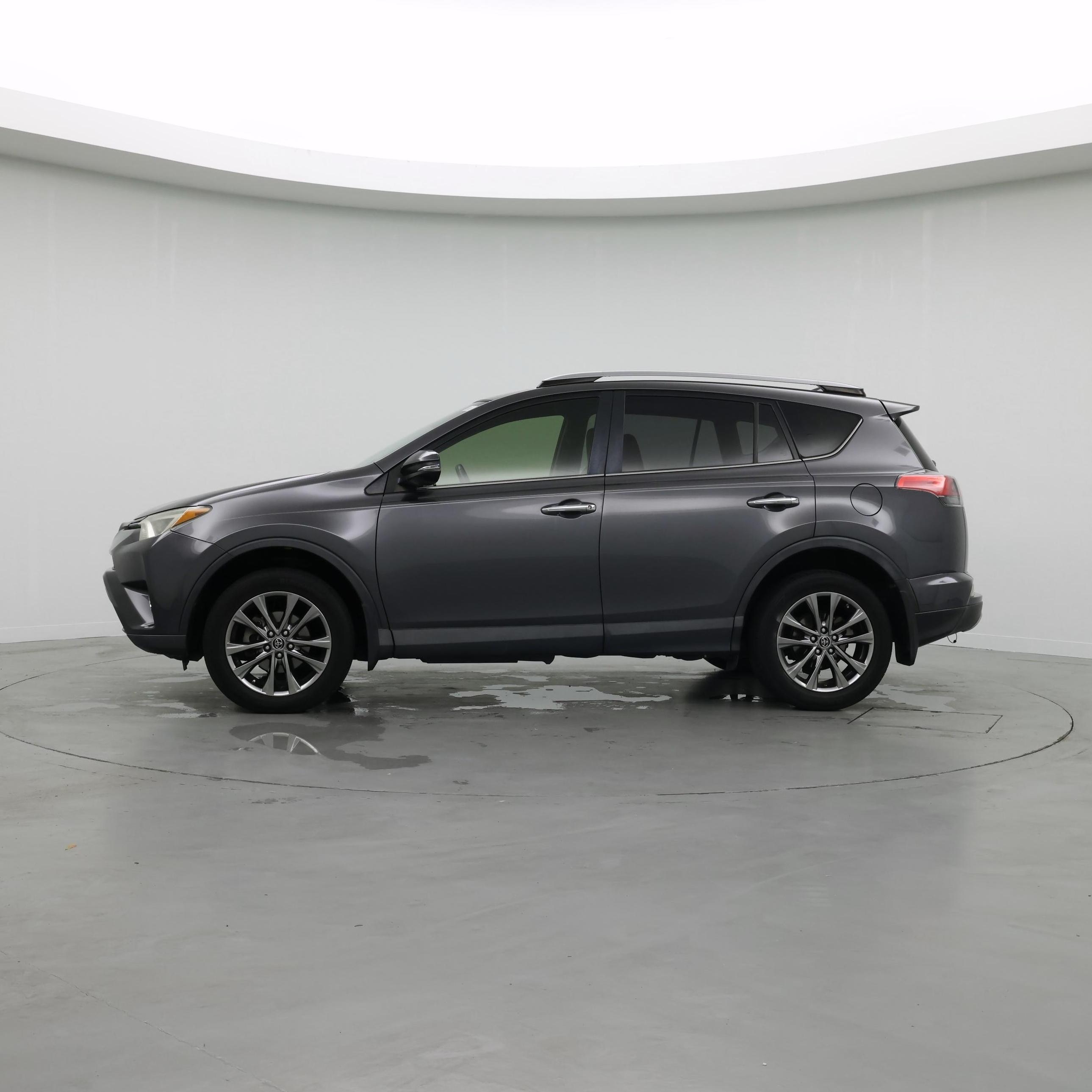 Thumbnail: 2018 Toyota RAV4 - 3