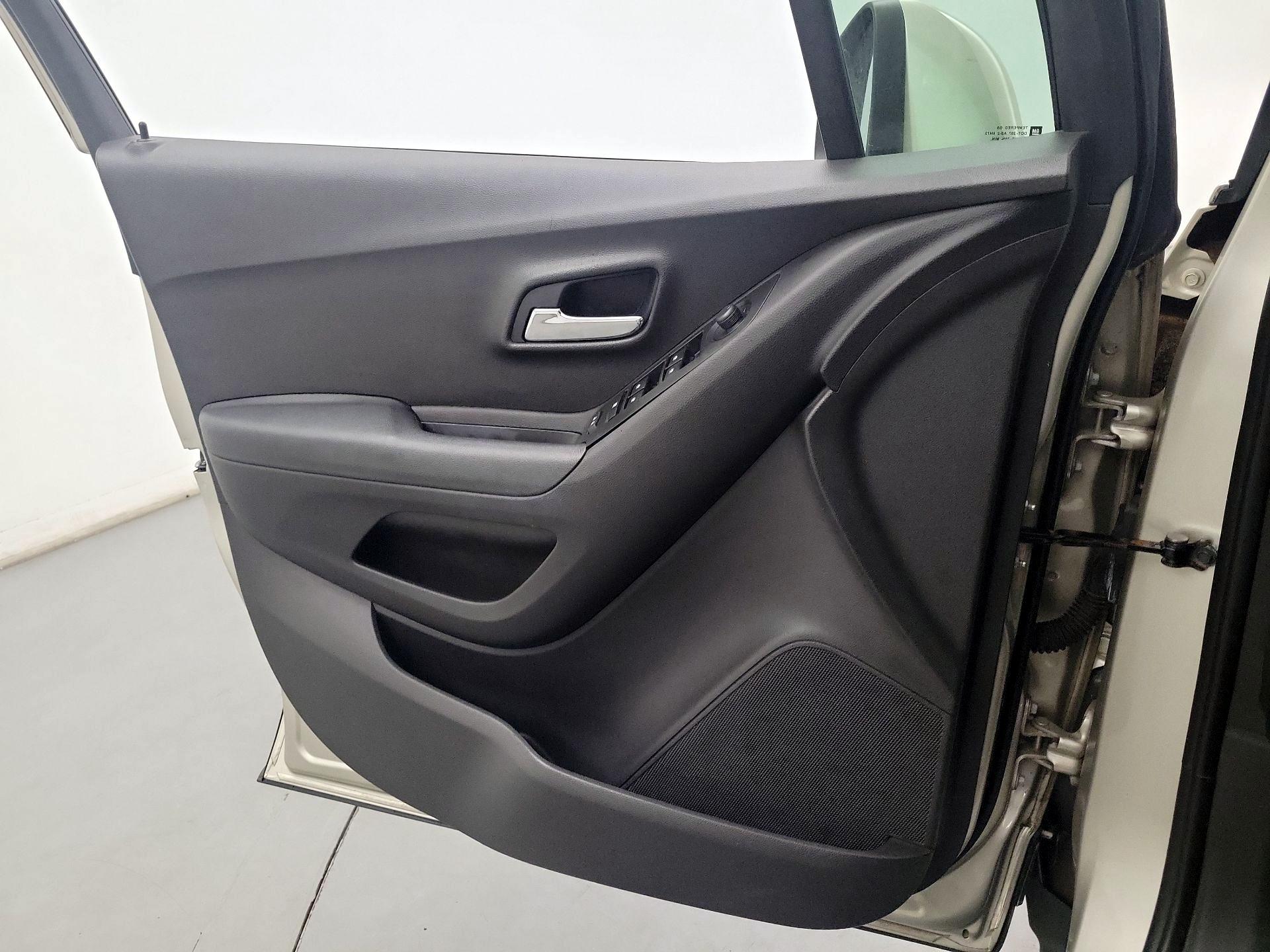 Thumbnail: 2016 Chevrolet Trax - 10
