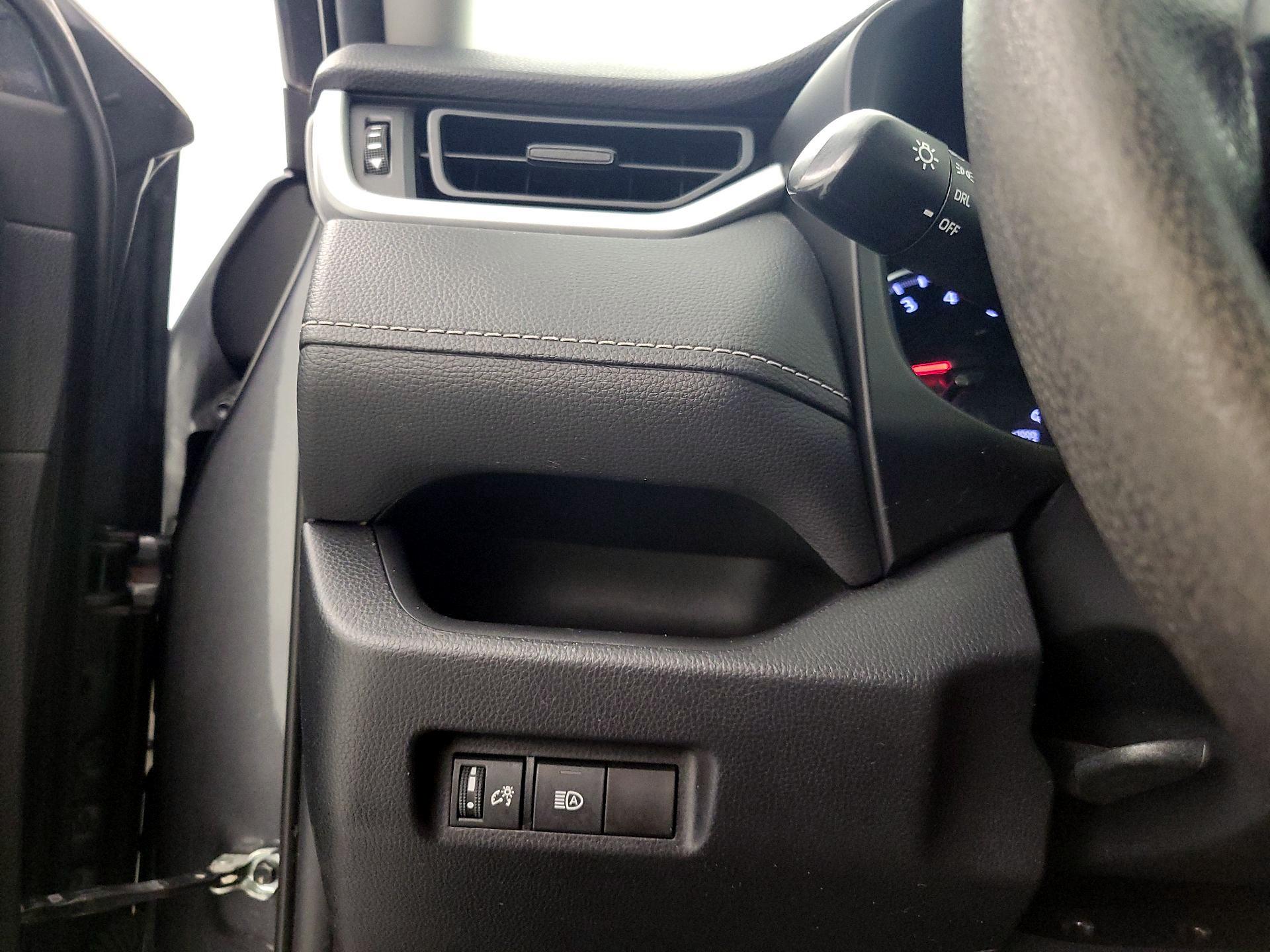 Thumbnail: 2020 Toyota RAV4 - 13