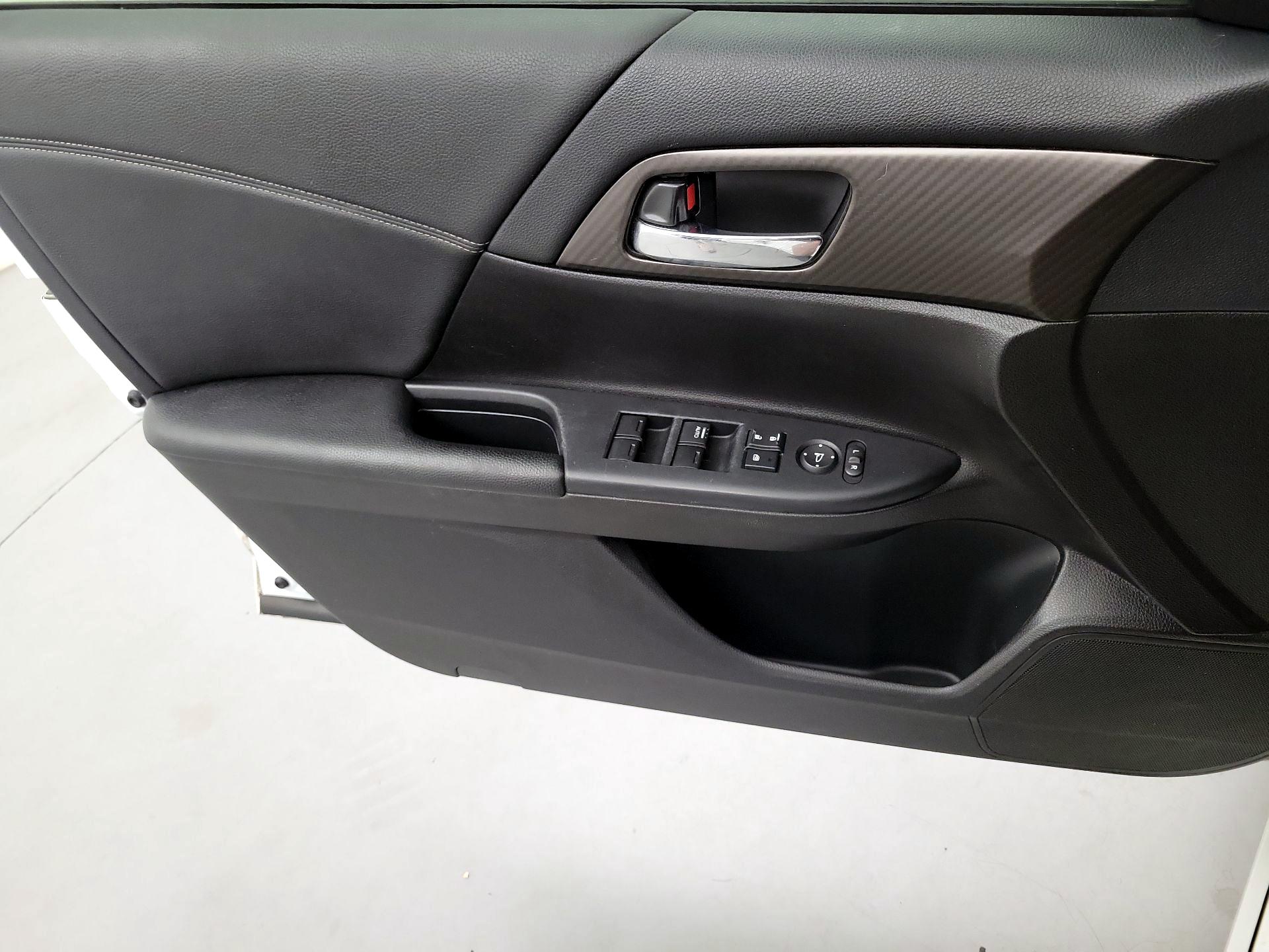 Thumbnail: 2016 Honda Accord - 10