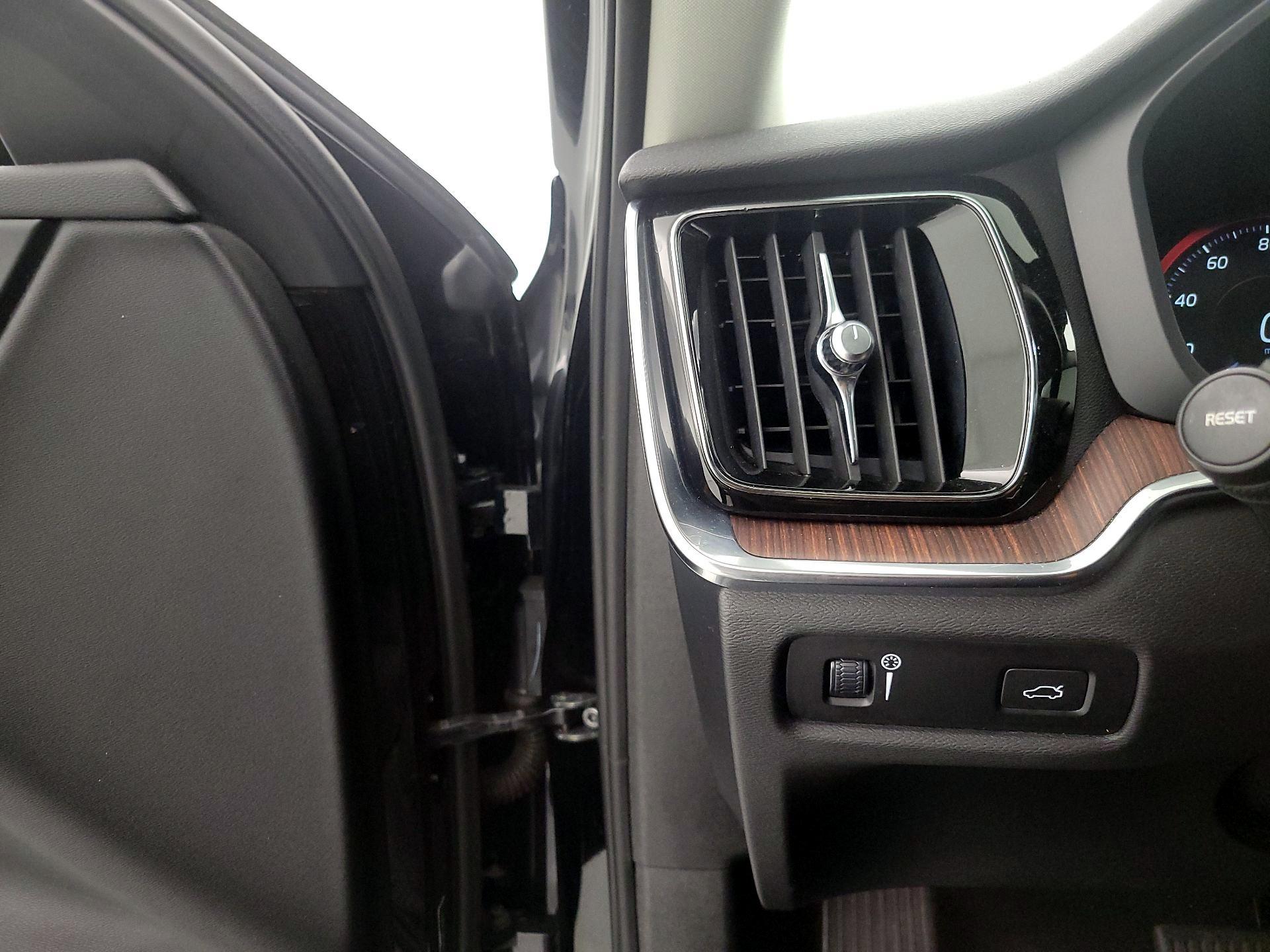 Thumbnail: 2021 Volvo S60 - 13