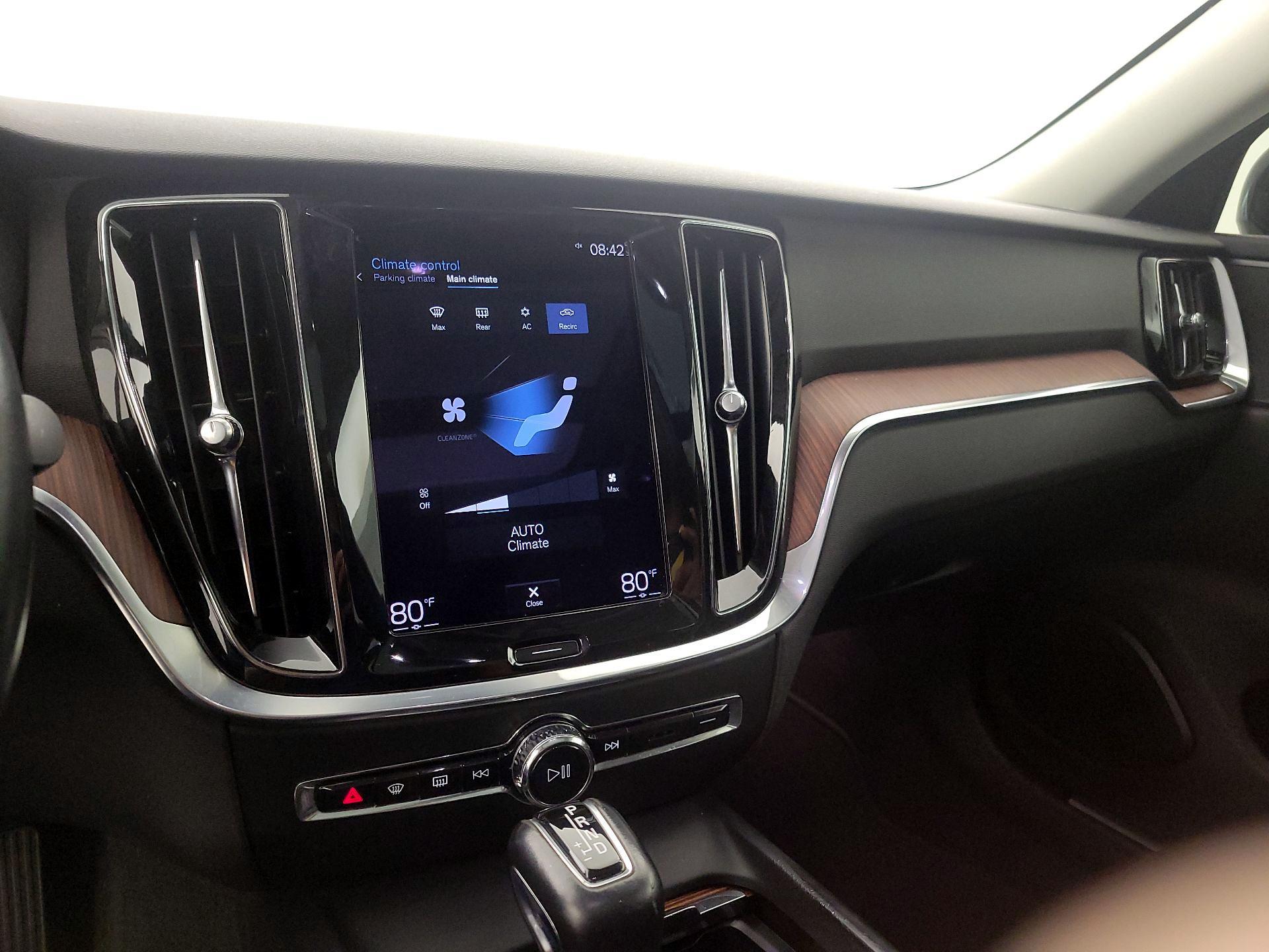 Thumbnail: 2021 Volvo S60 - 16
