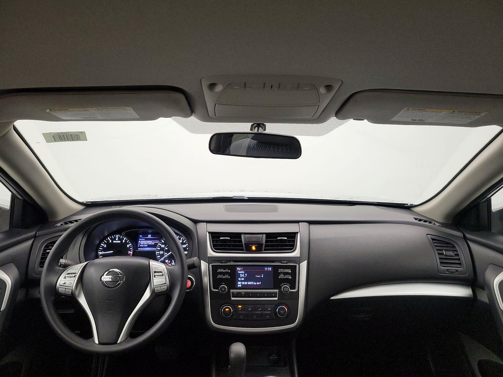 Thumbnail: 2017 Nissan Altima - 9