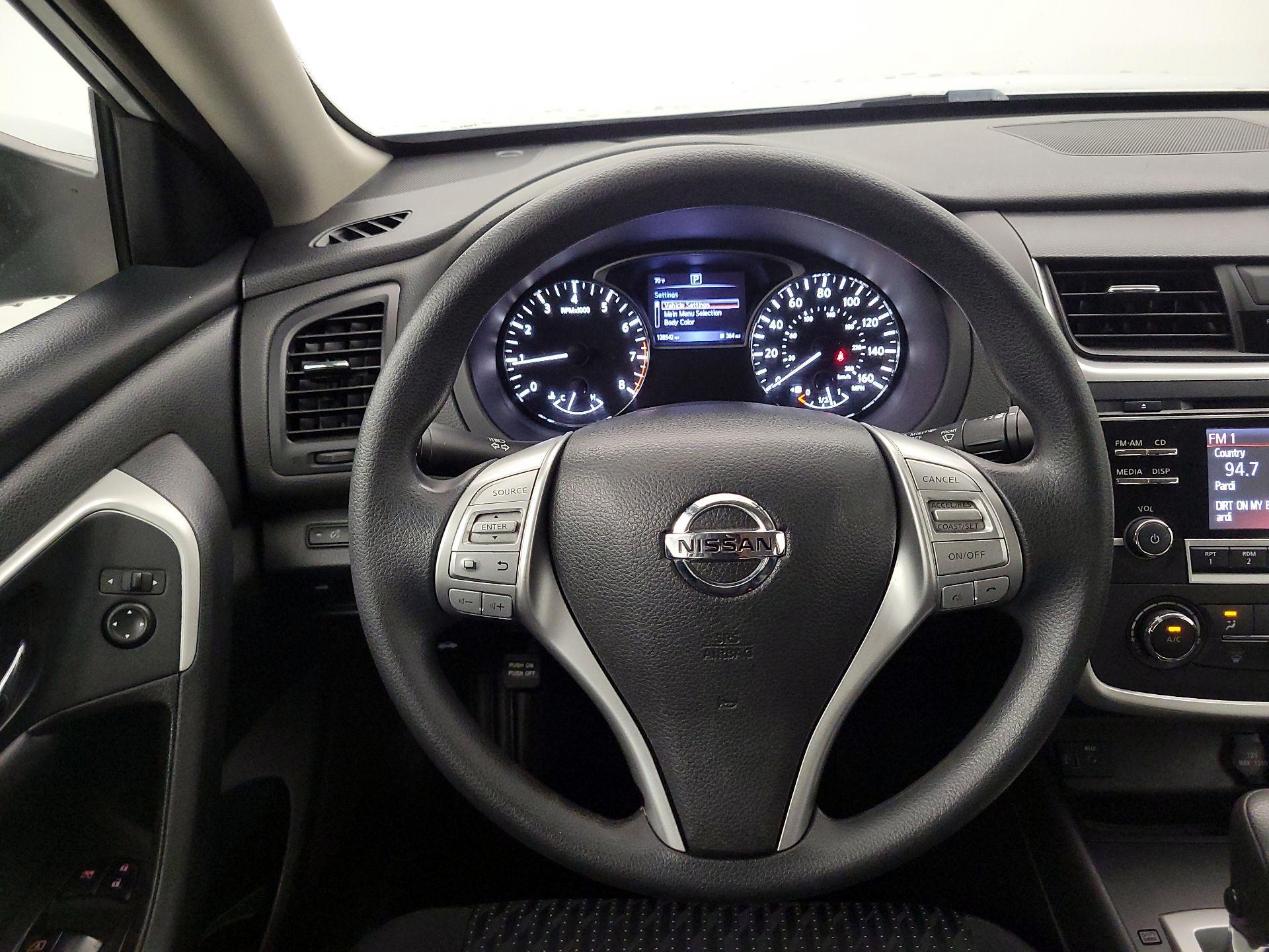 Thumbnail: 2017 Nissan Altima - 10