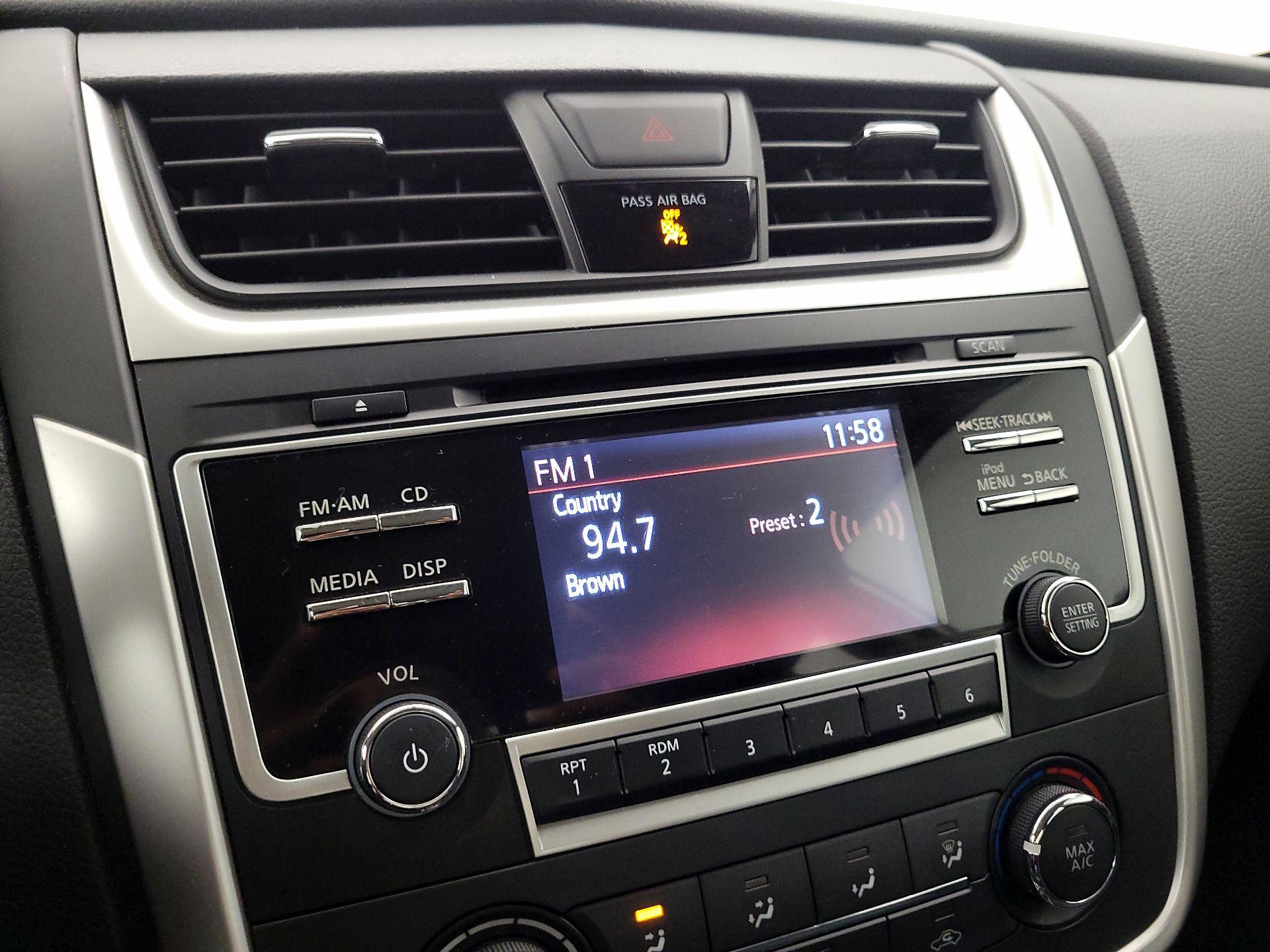 Thumbnail: 2017 Nissan Altima - 15