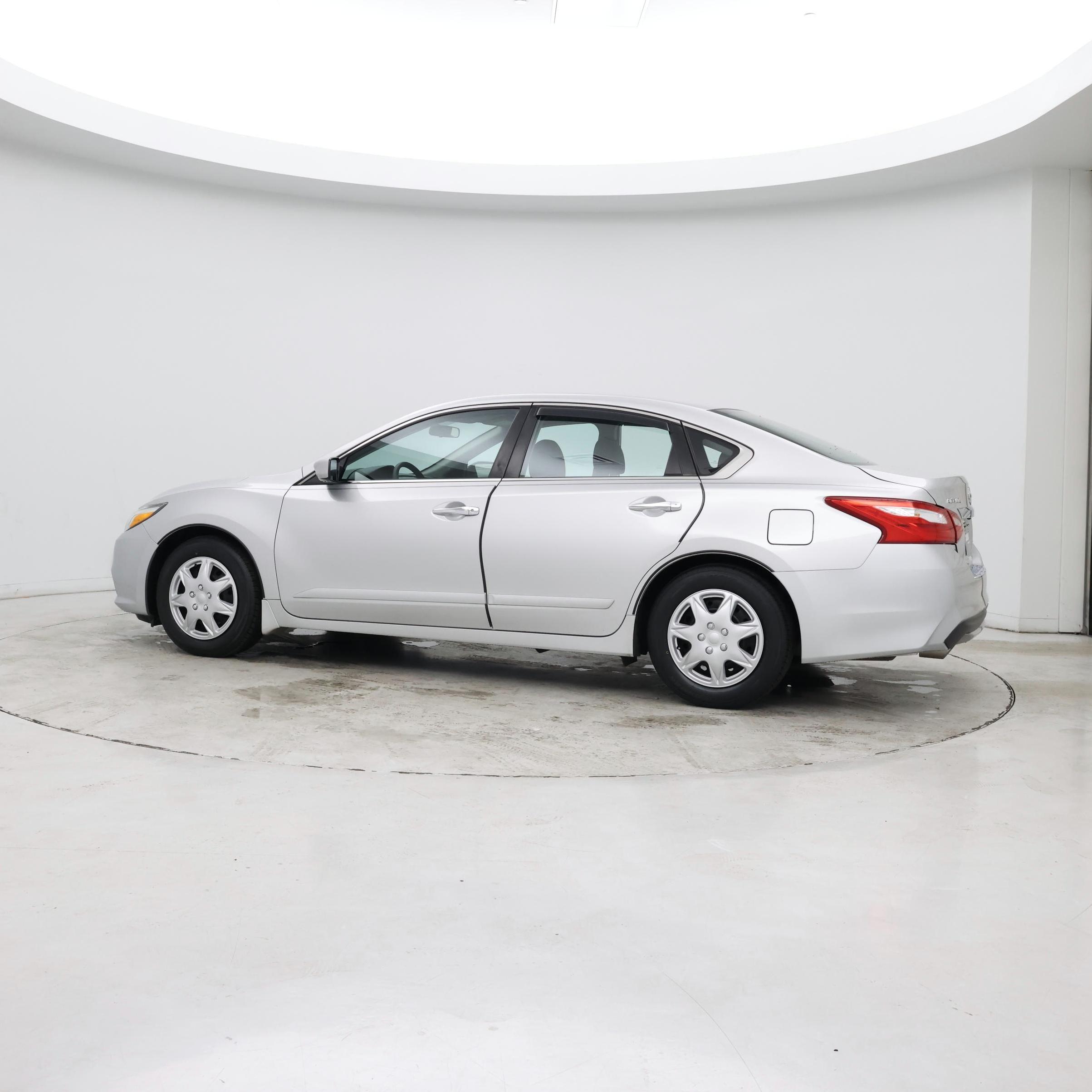 Thumbnail: 2017 Nissan Altima - 6