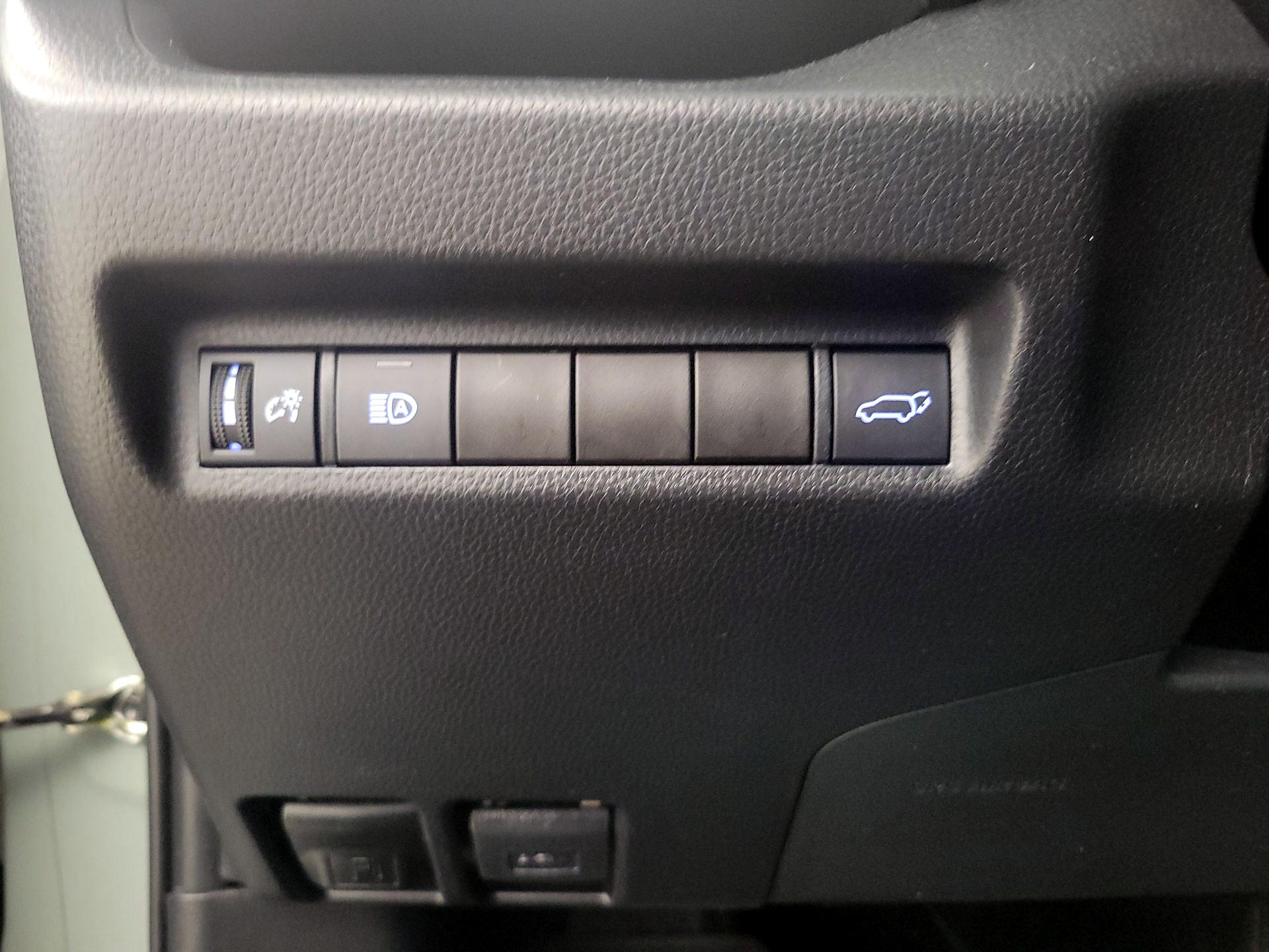 Thumbnail: 2021 Toyota RAV4 - 13