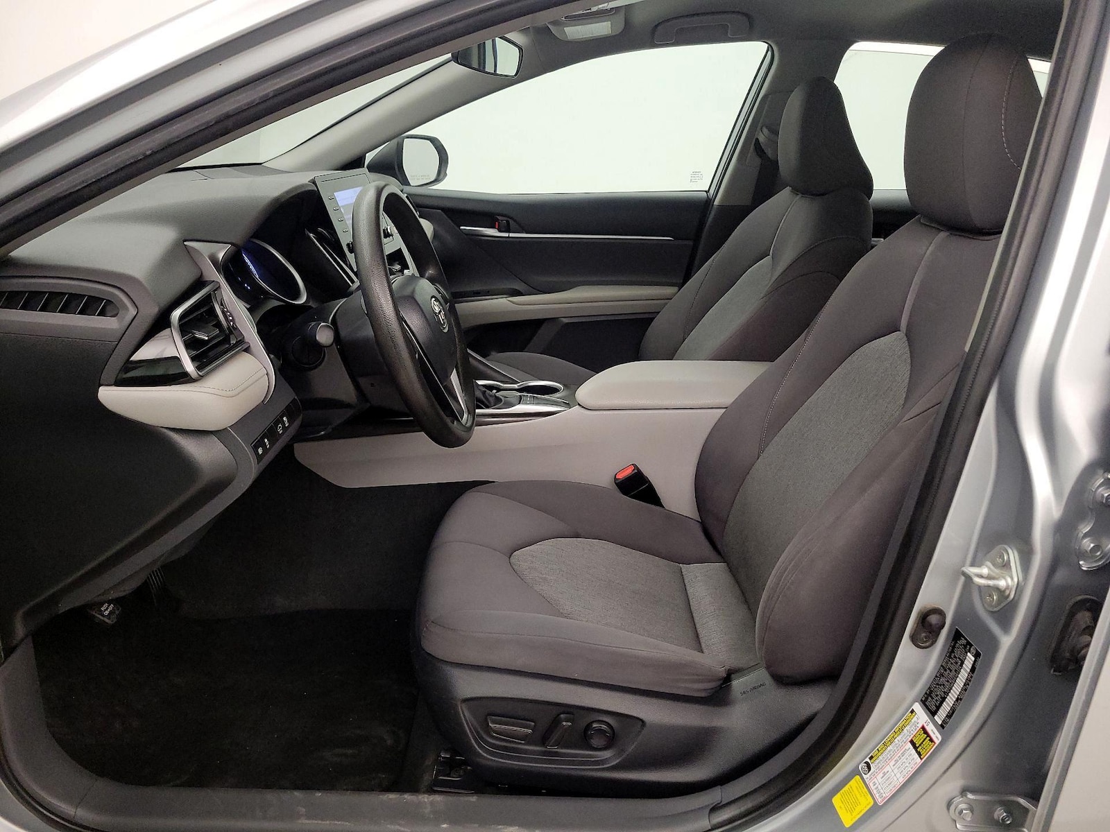 2023 Toyota Camry LE - Photo 10
