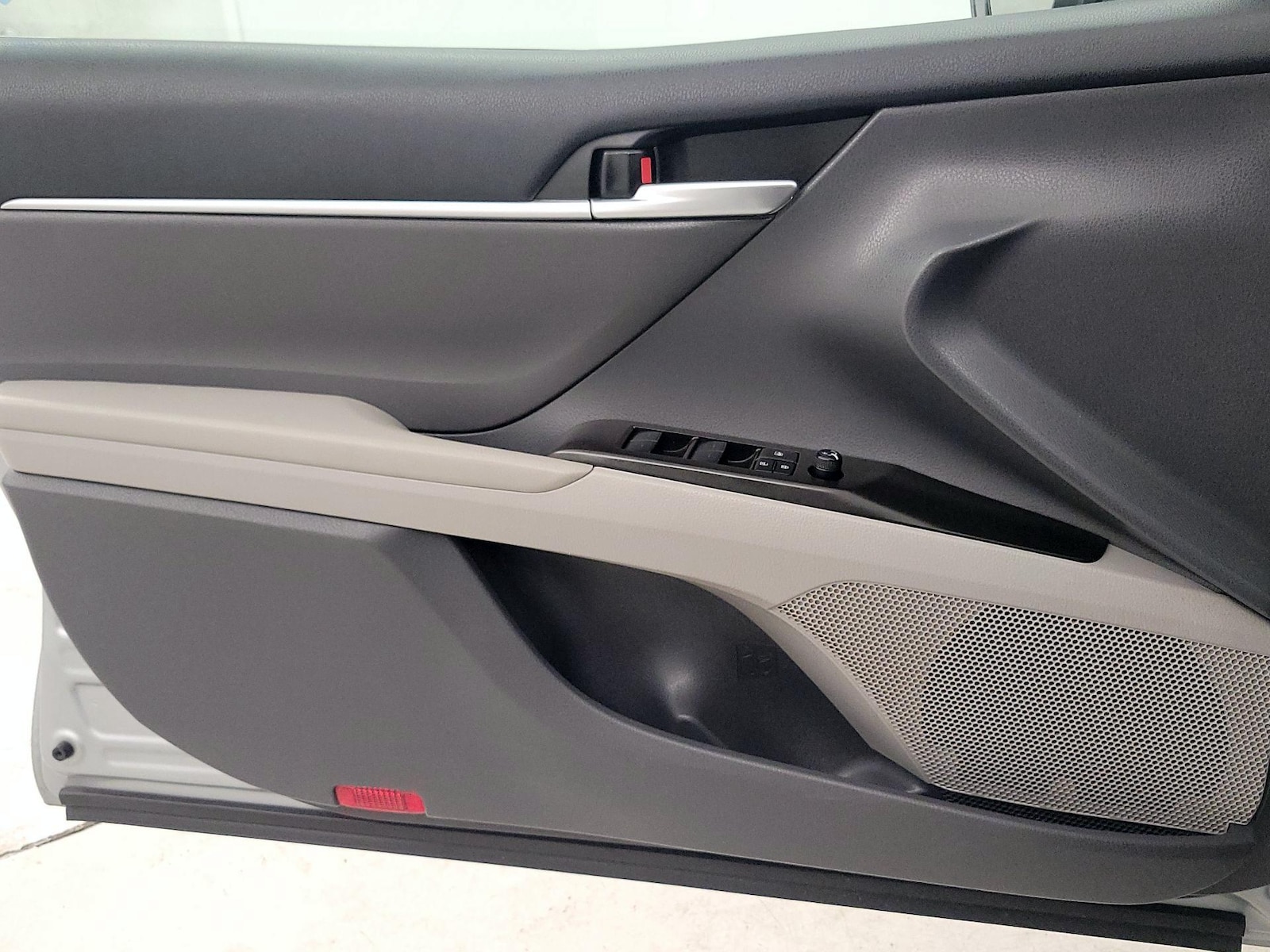 2023 Toyota Camry LE - Photo 11