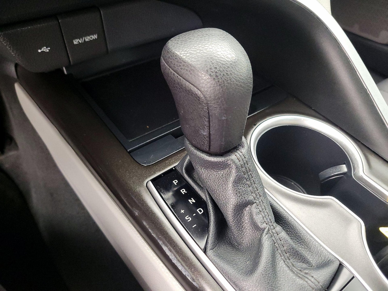 2023 Toyota Camry LE - Photo 16