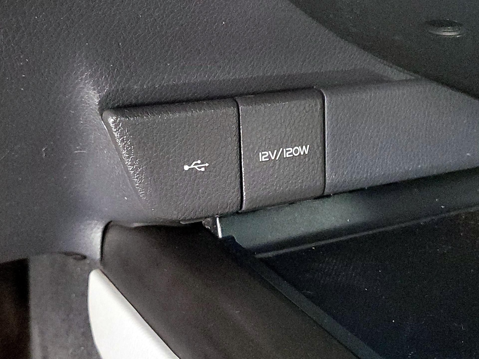2023 Toyota Camry LE - Photo 17