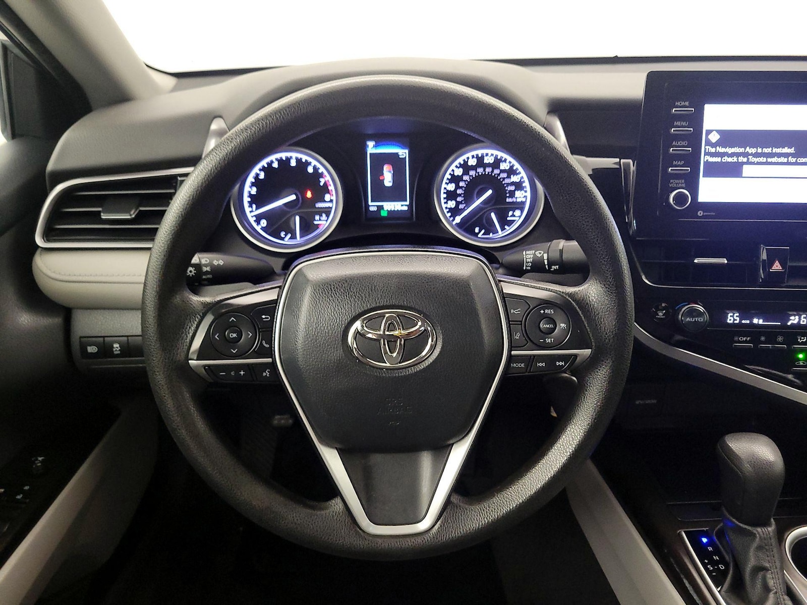 2023 Toyota Camry LE - Photo 9