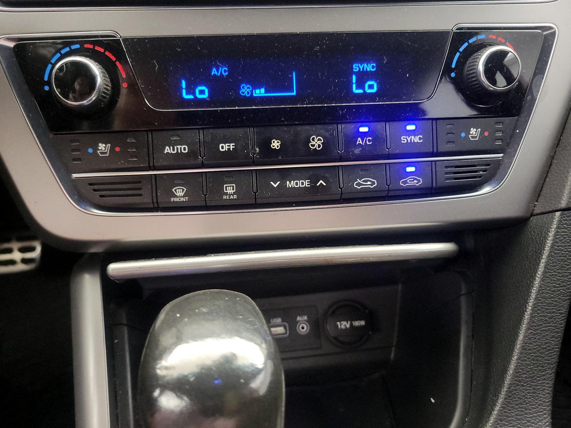 Thumbnail: 2015 Hyundai Sonata - 17