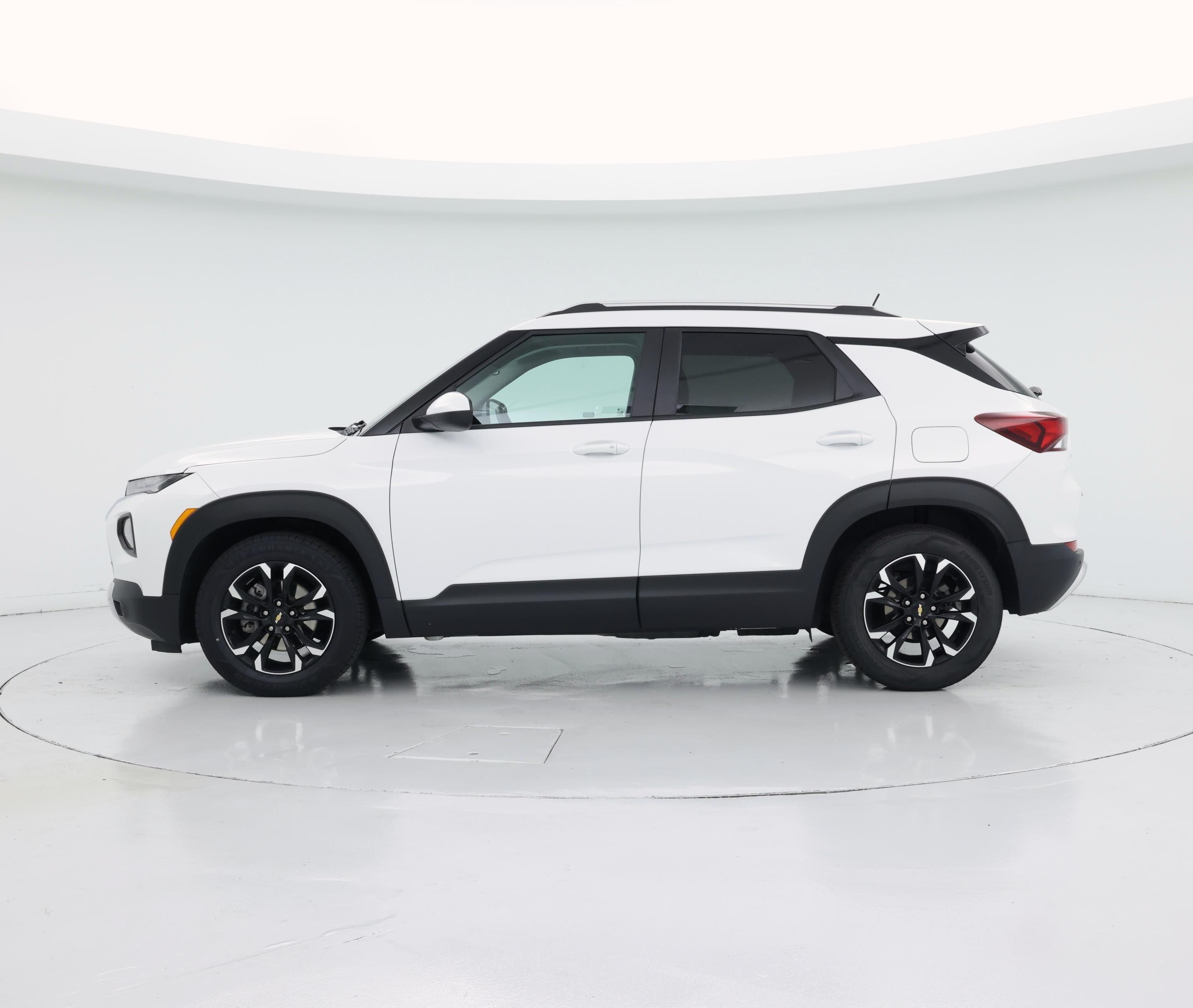 Thumbnail: 2021 Chevrolet TrailBlazer - 3