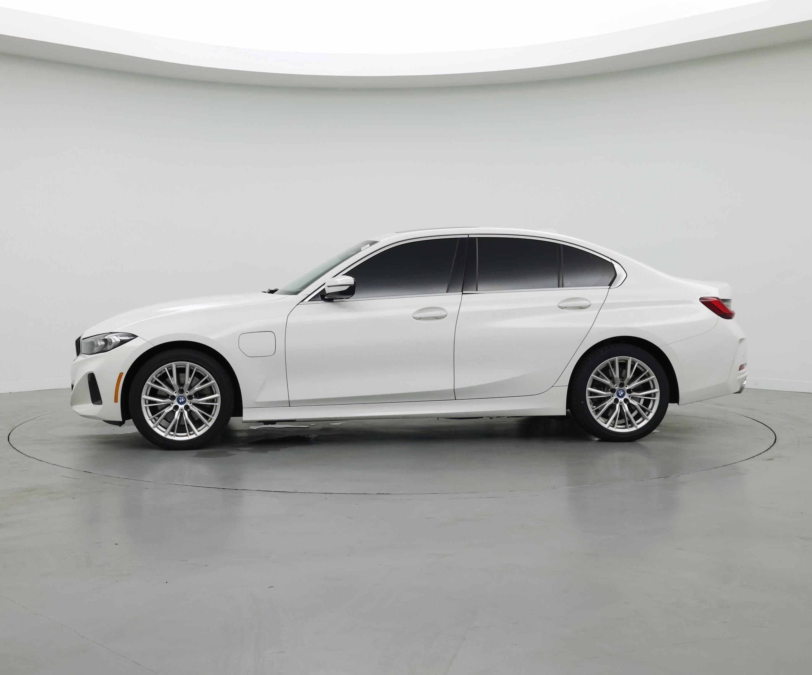 Thumbnail: 2024 BMW 3 Series - 3