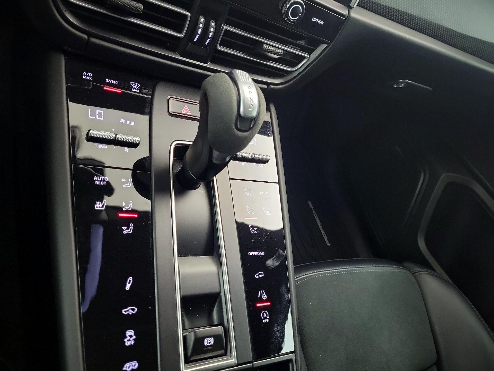 Thumbnail: 2024 Porsche Macan - 17