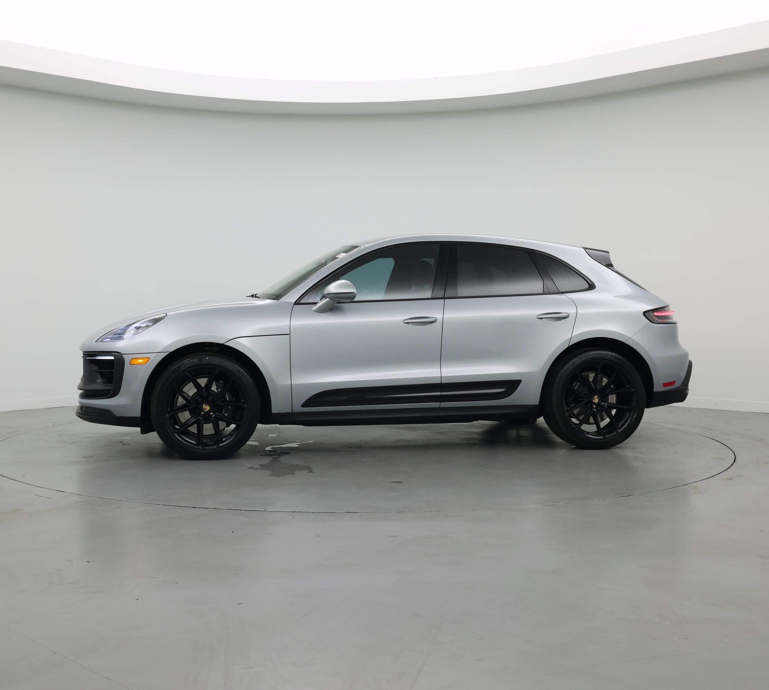 Thumbnail: 2024 Porsche Macan - 3