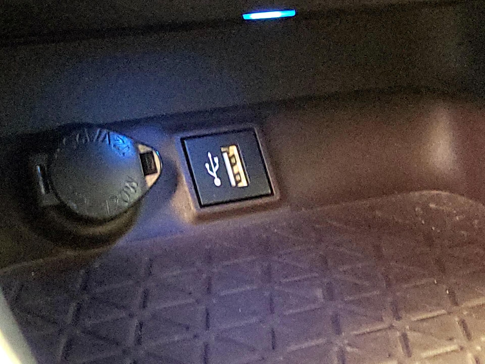 2024 Toyota RAV4 Limited - Photo 19