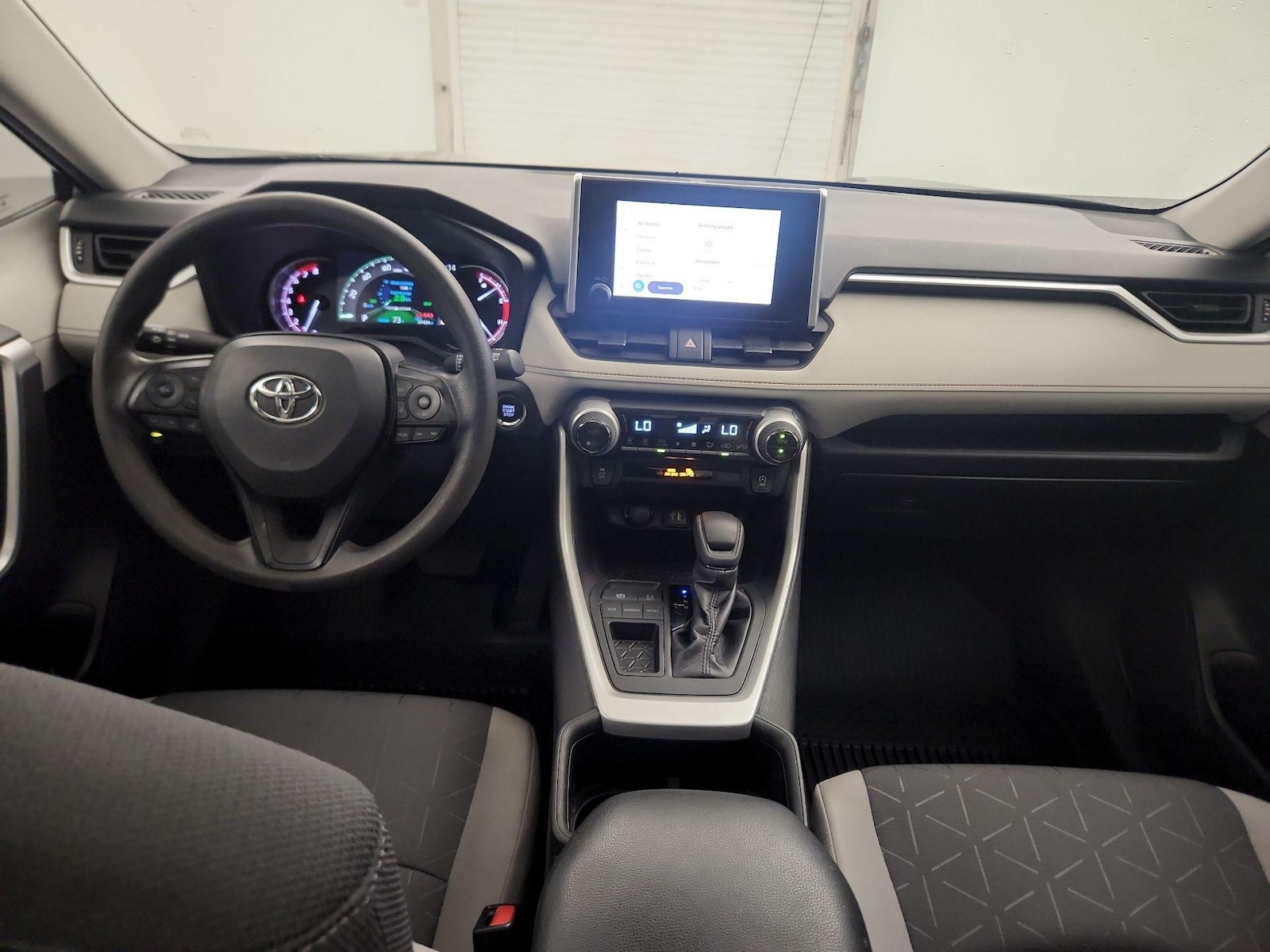 2023 Toyota RAV4 XLE - Photo 10