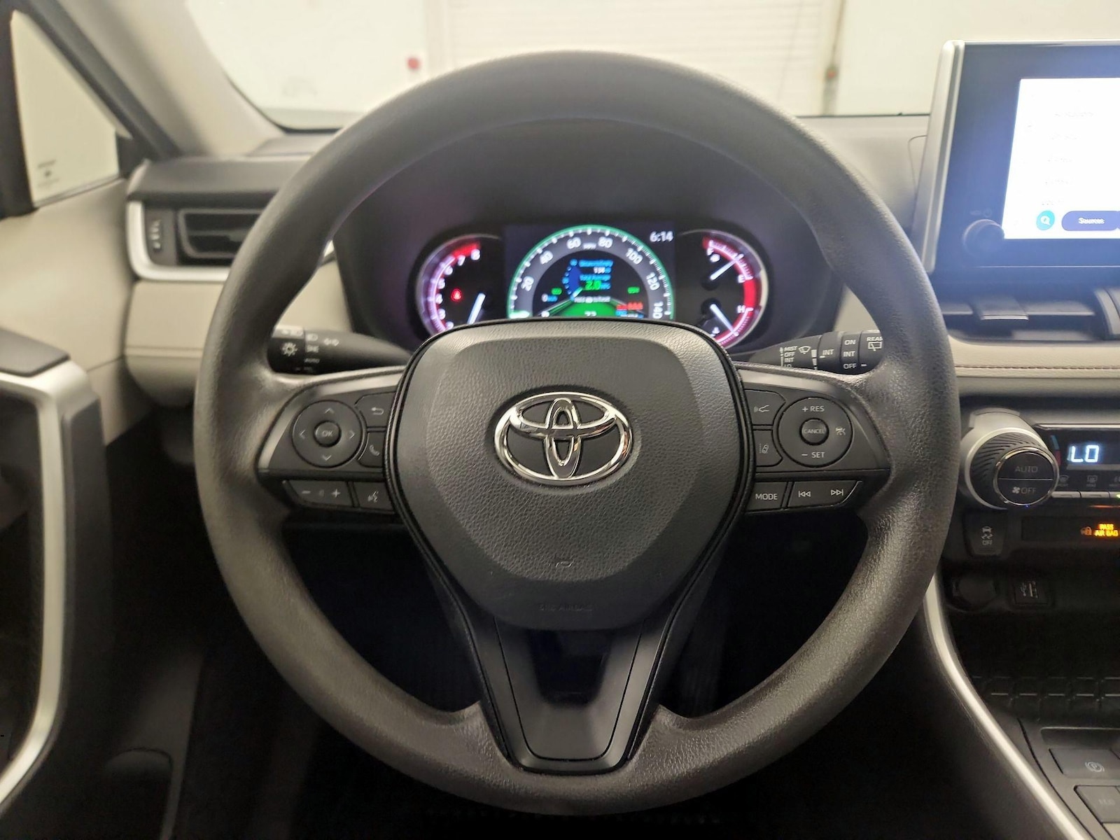 2023 Toyota RAV4 XLE - Photo 11