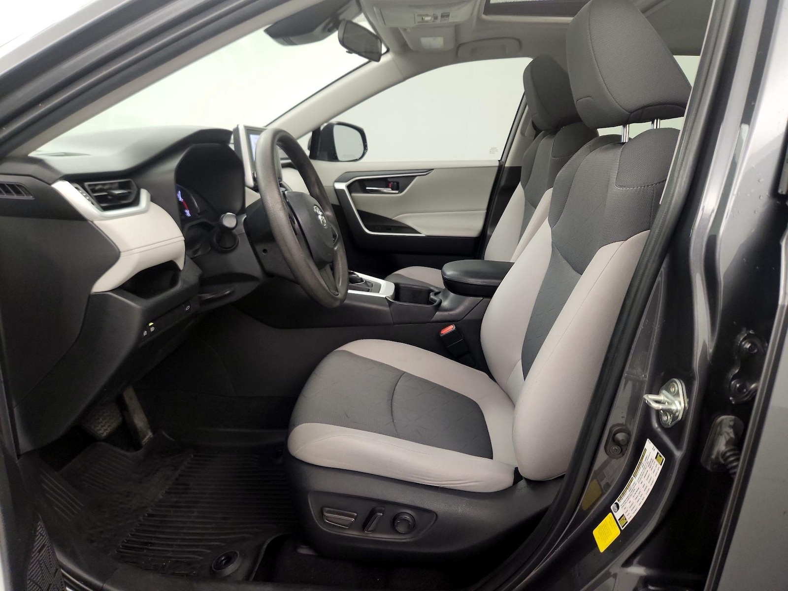 2023 Toyota RAV4 XLE - Photo 12