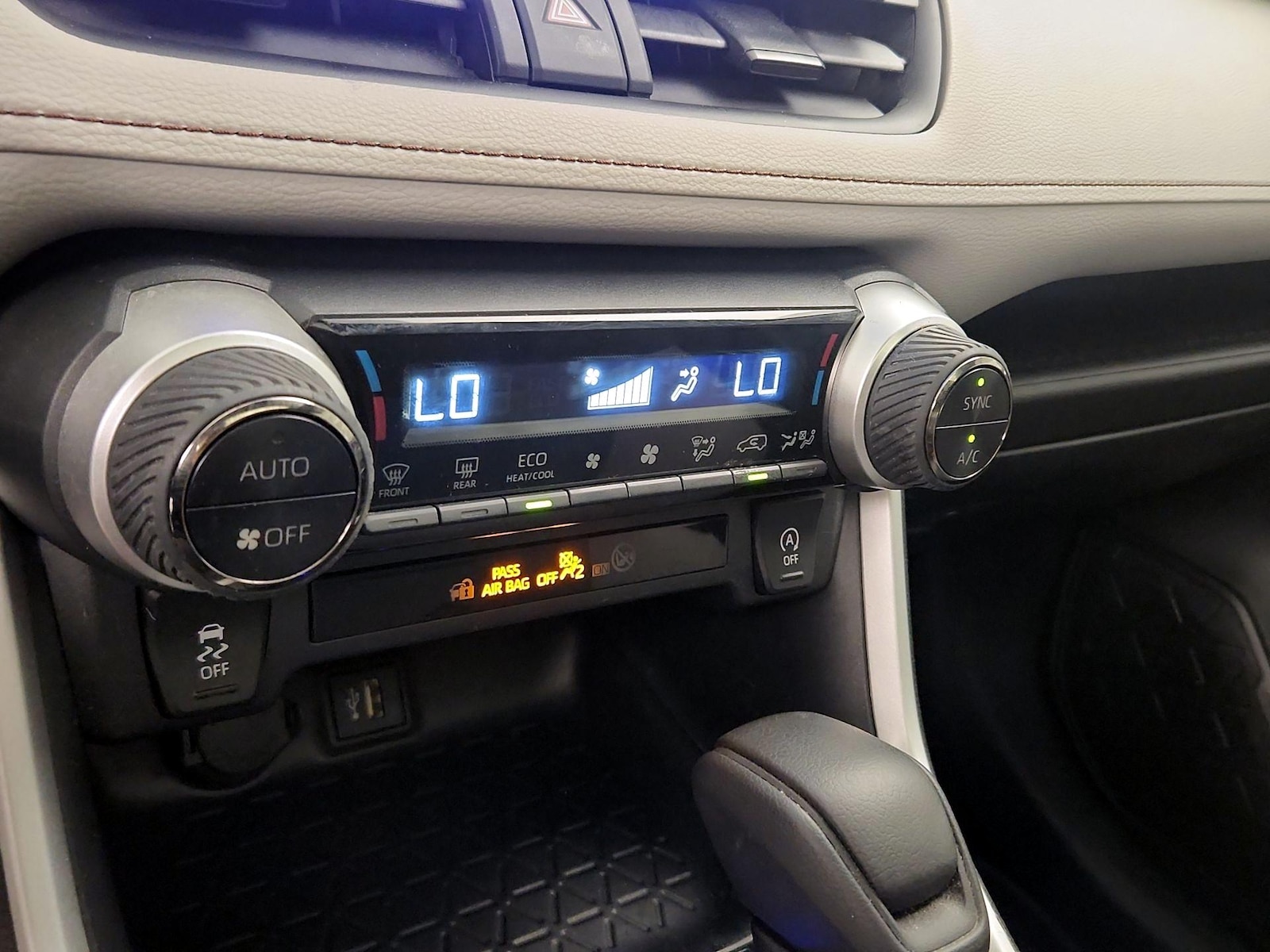 2023 Toyota RAV4 XLE - Photo 17