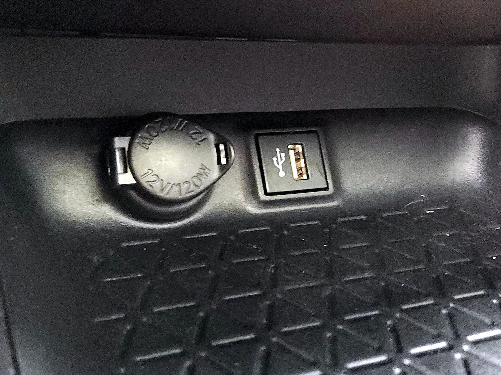 2023 Toyota RAV4 XLE - Photo 19