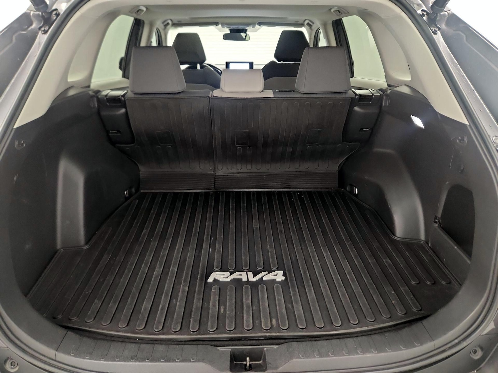 2023 Toyota RAV4 XLE - Photo 22