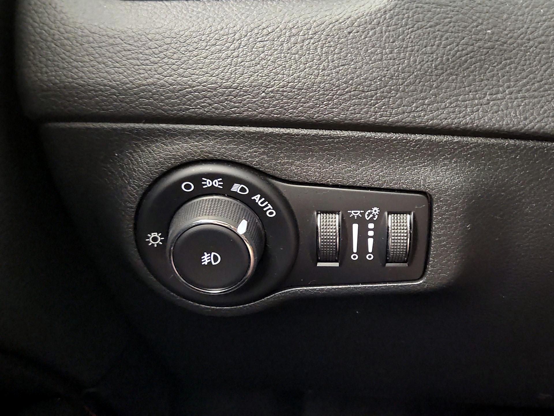 Thumbnail: 2018 Jeep Compass - 14