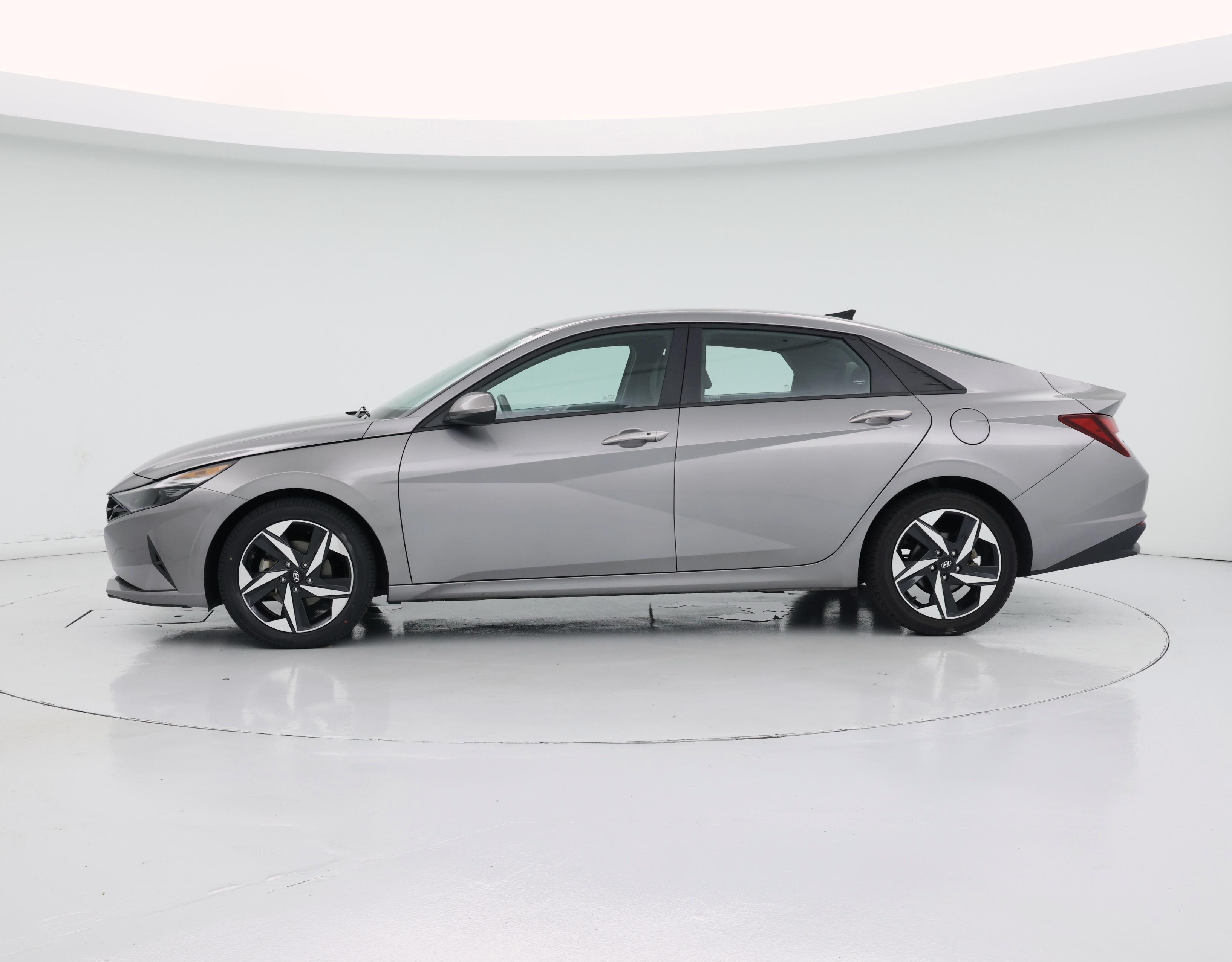 Thumbnail: 2023 Hyundai Elantra - 3