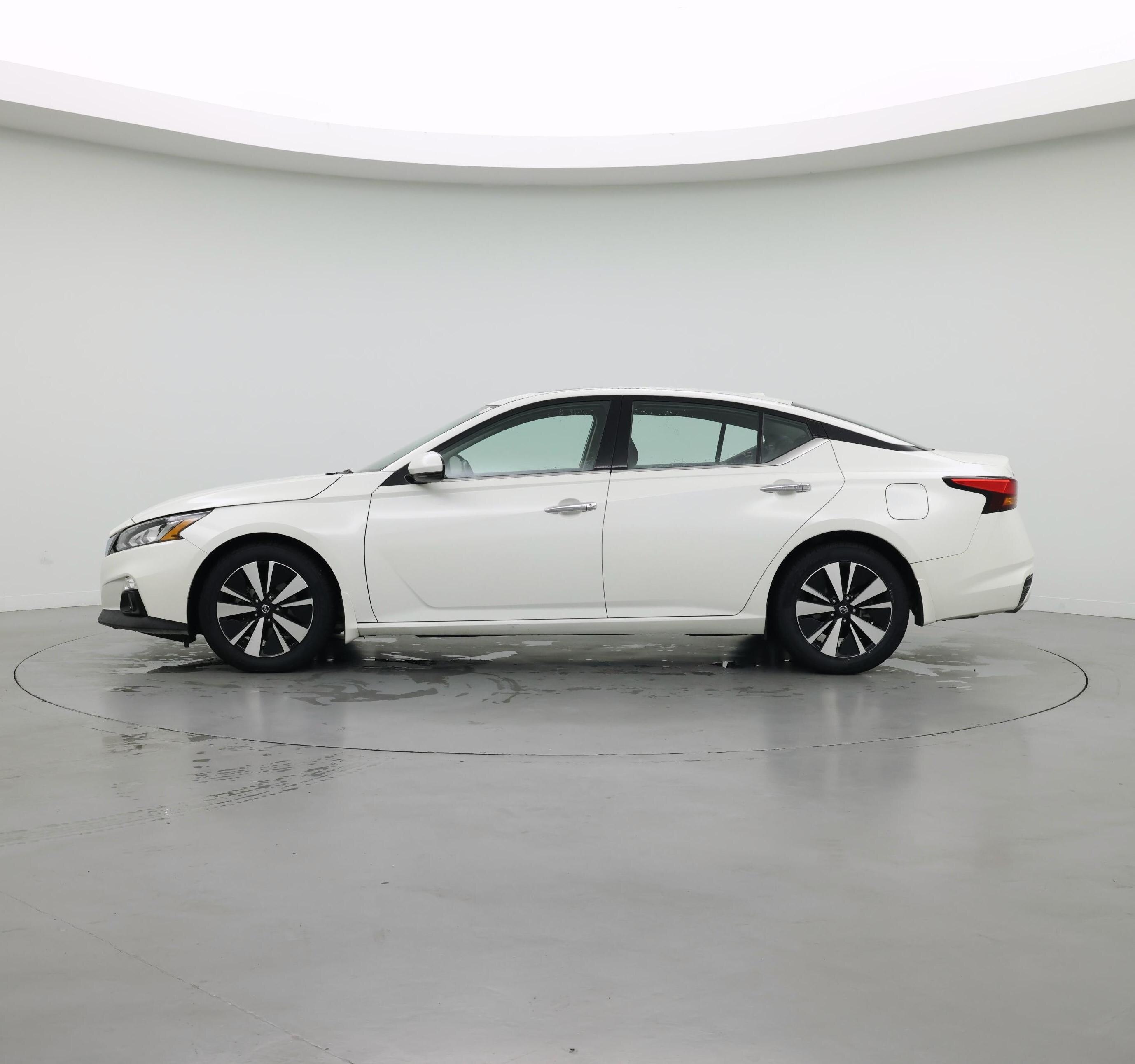 Thumbnail: 2021 Nissan Altima - 3
