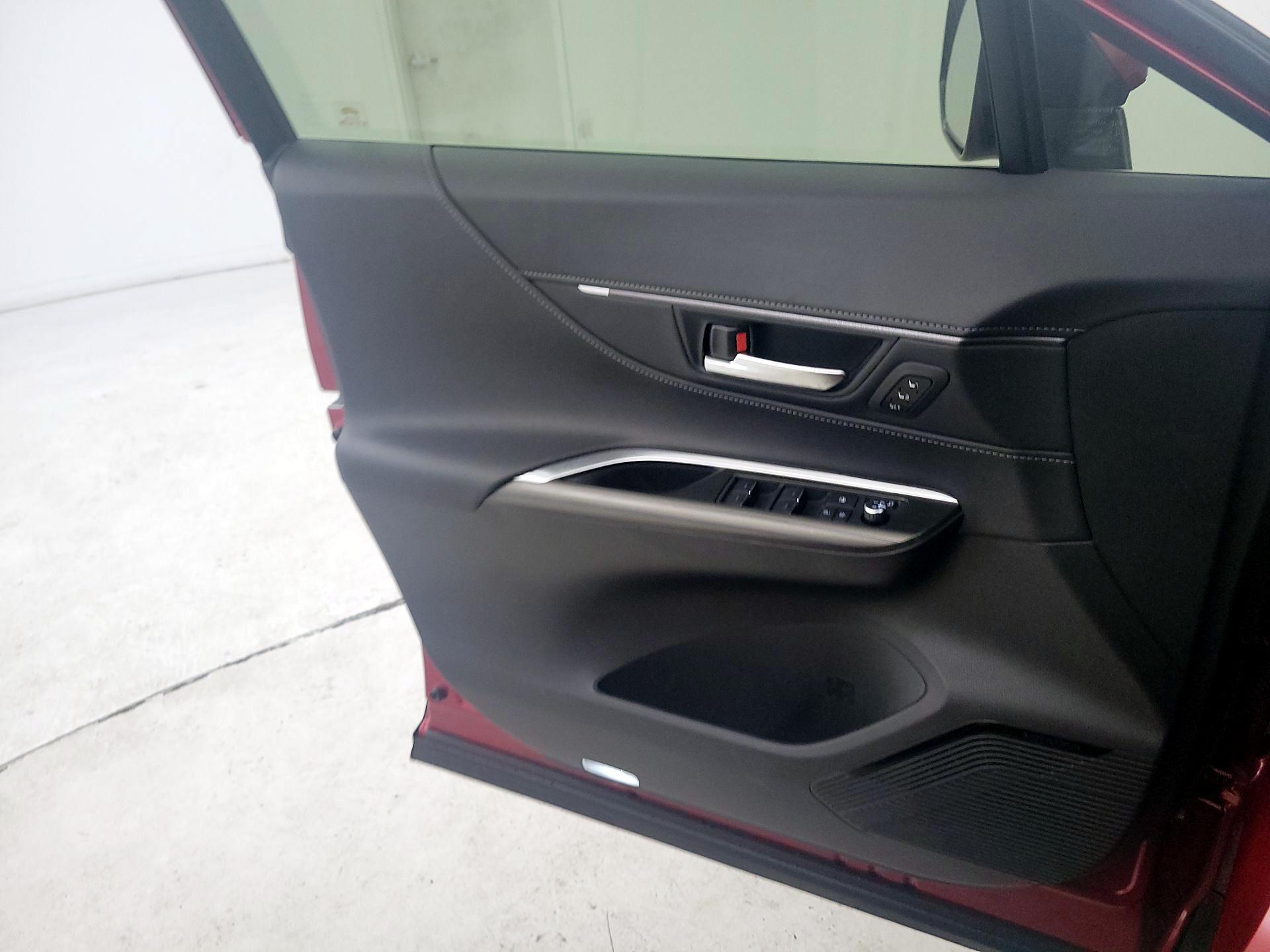 Thumbnail: 2021 Toyota Venza - 12