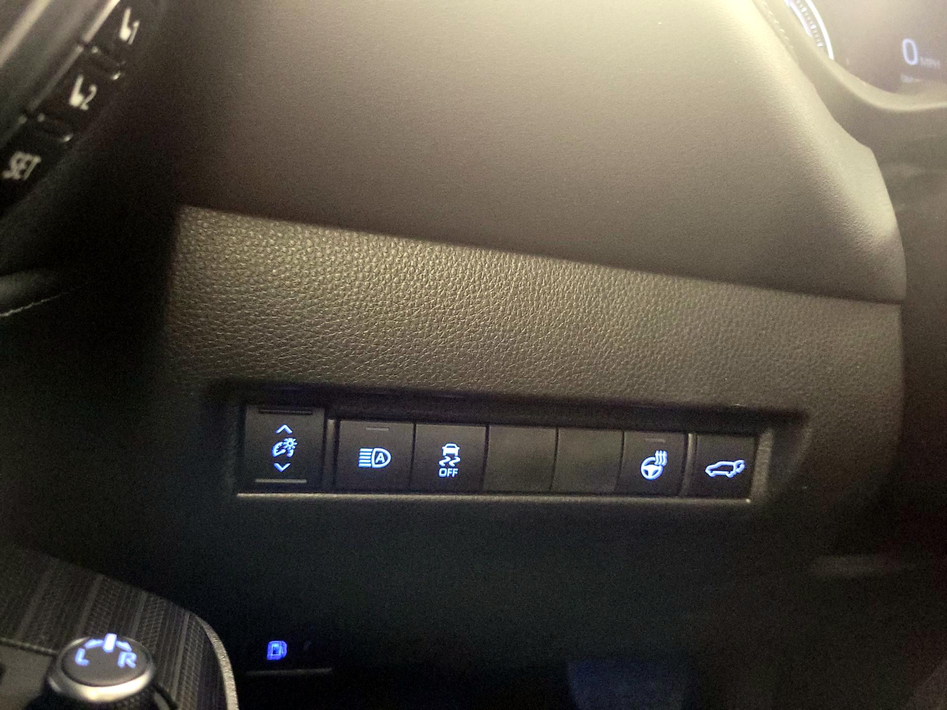 Thumbnail: 2021 Toyota Venza - 13