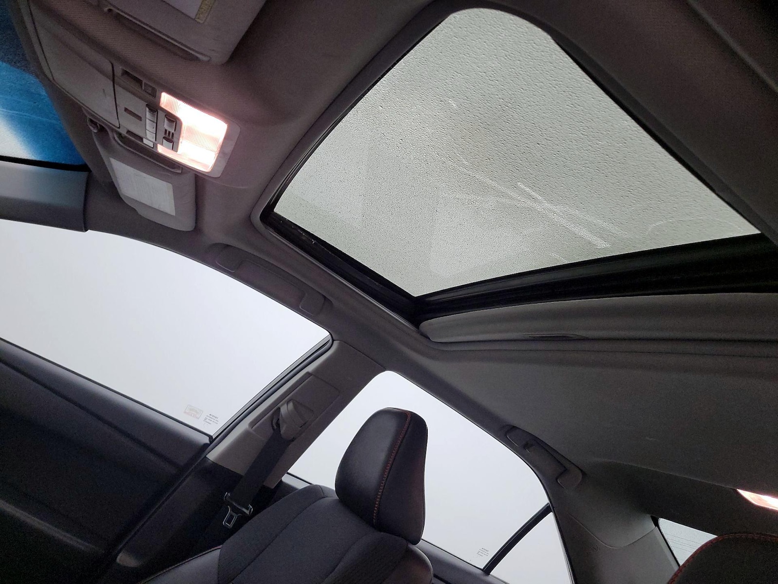 Sunroof(s) & Overhead Airbags
