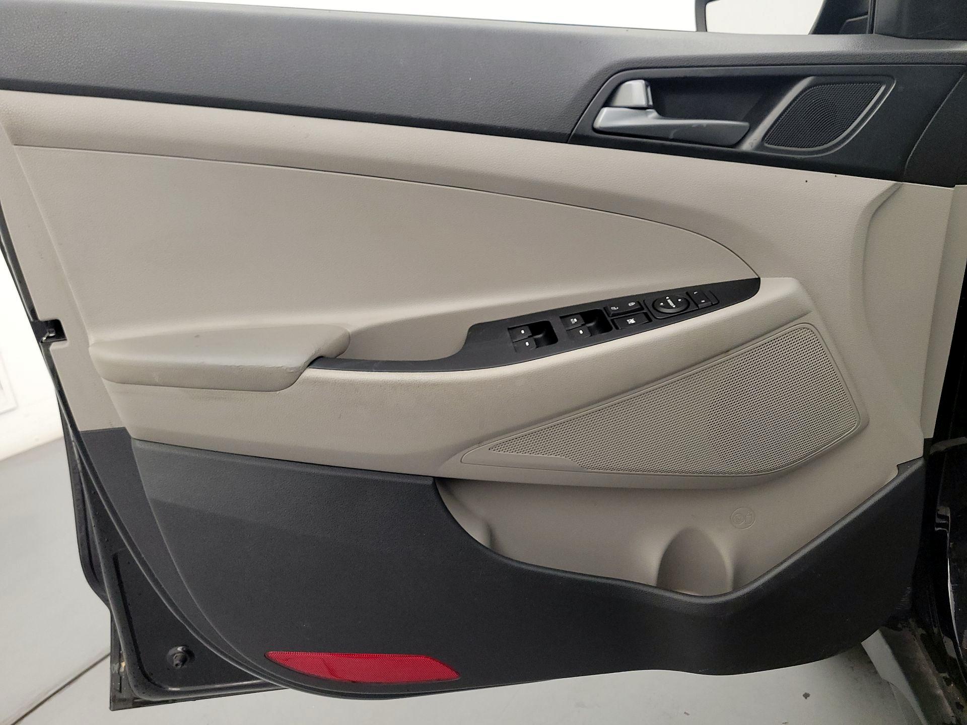 Thumbnail: 2016 Hyundai Tucson - 12