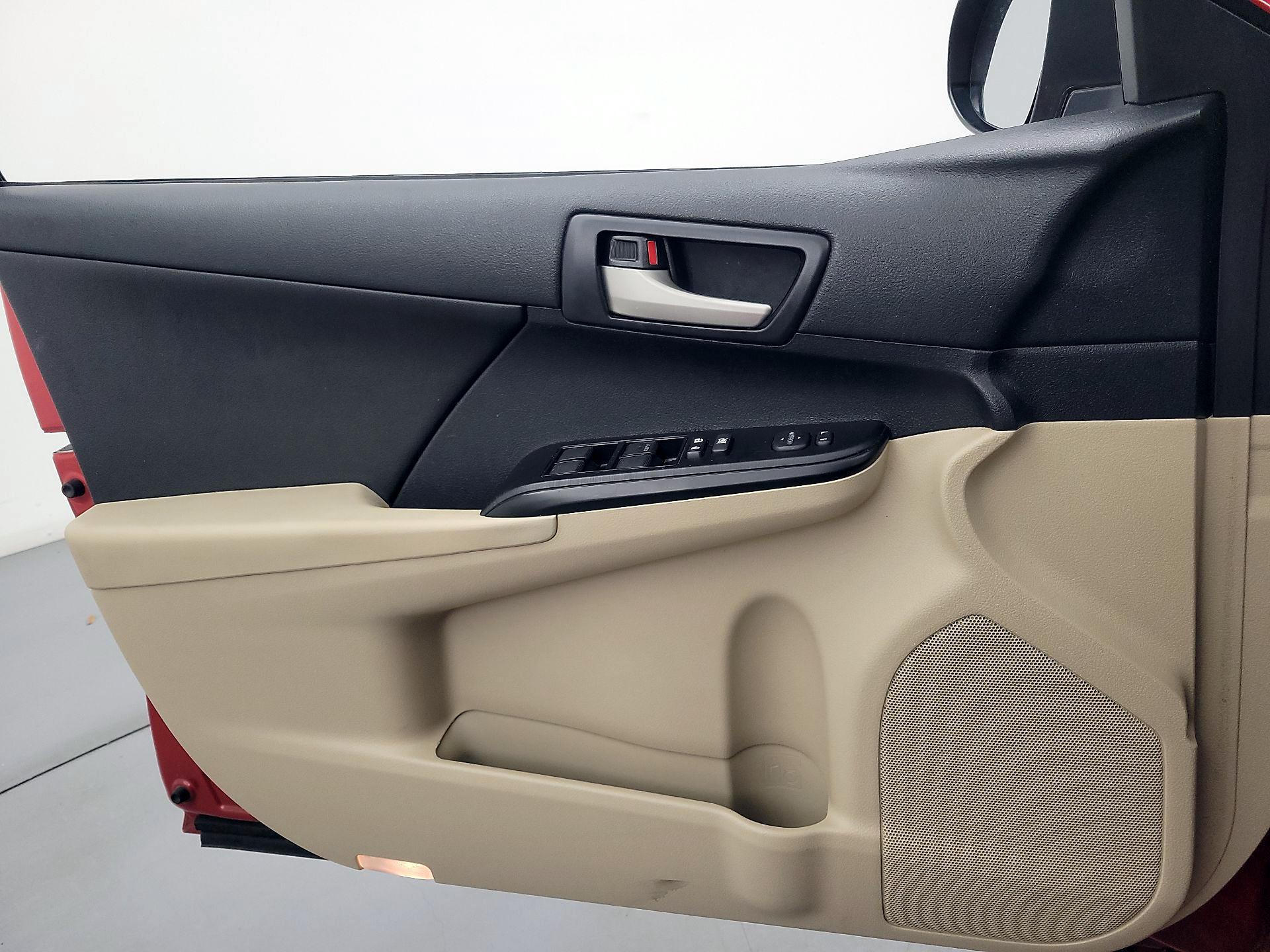 Thumbnail: 2013 Toyota Camry - 12