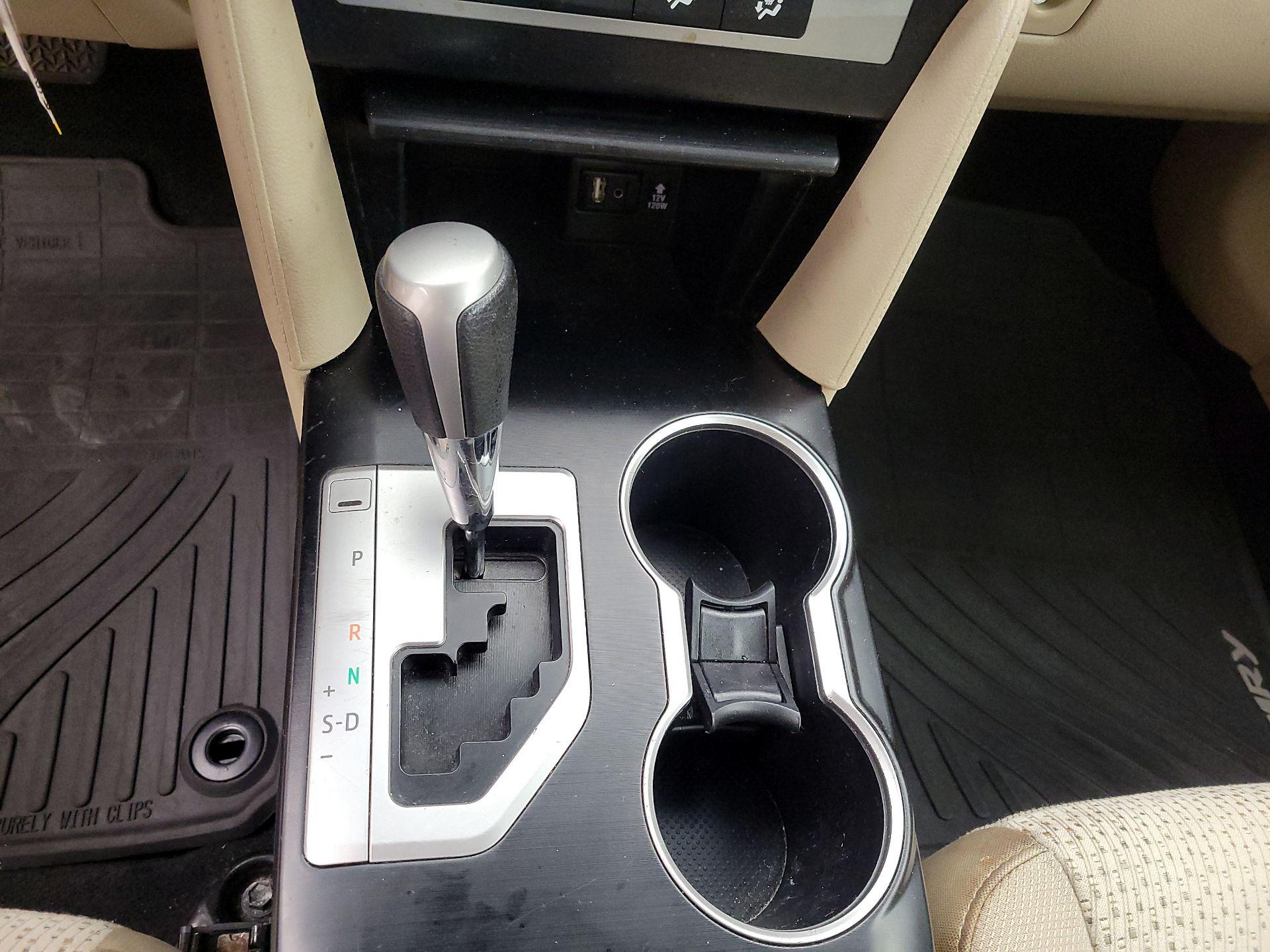 Thumbnail: 2013 Toyota Camry - 16