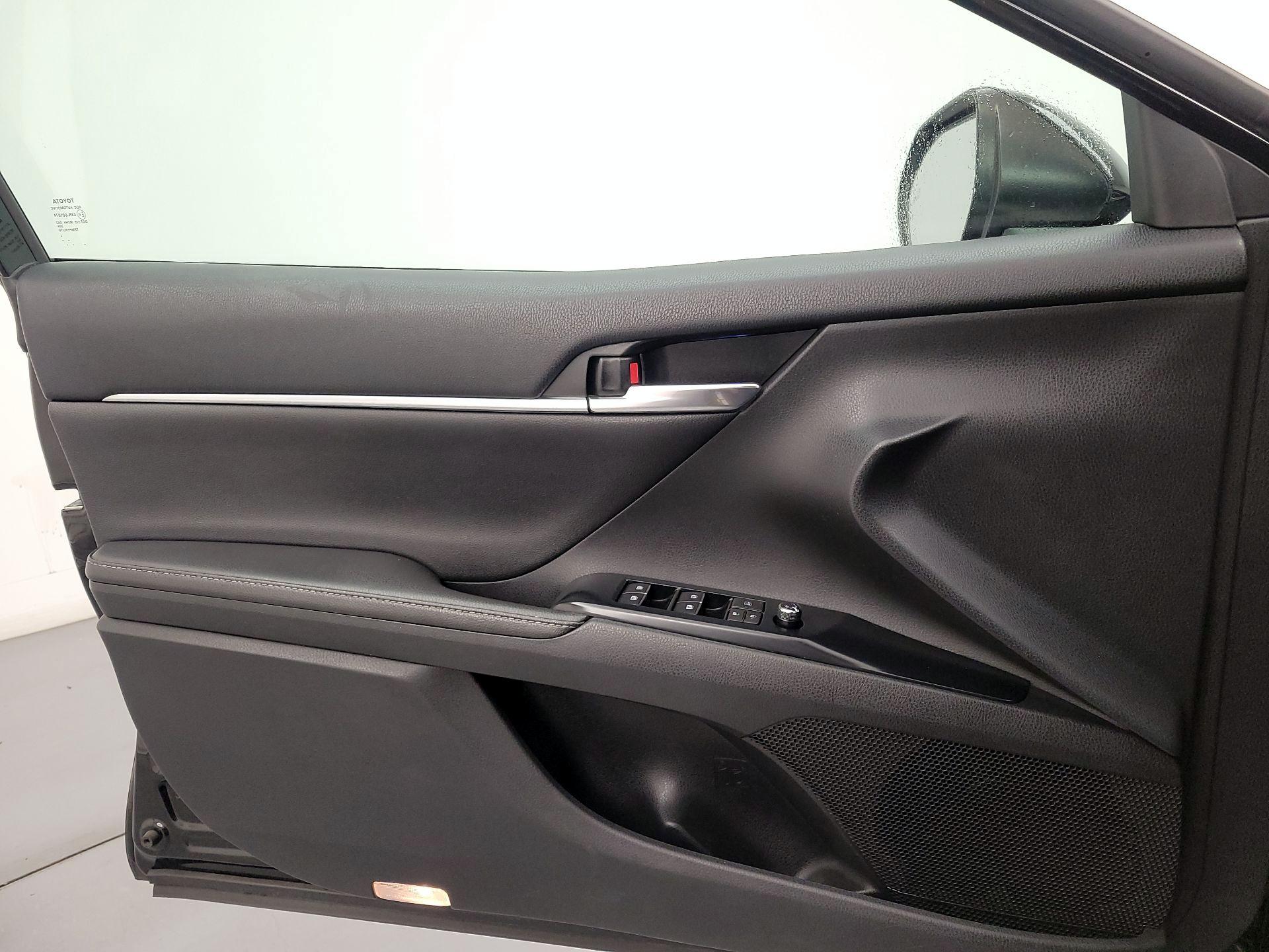 Thumbnail: 2019 Toyota Camry - 12