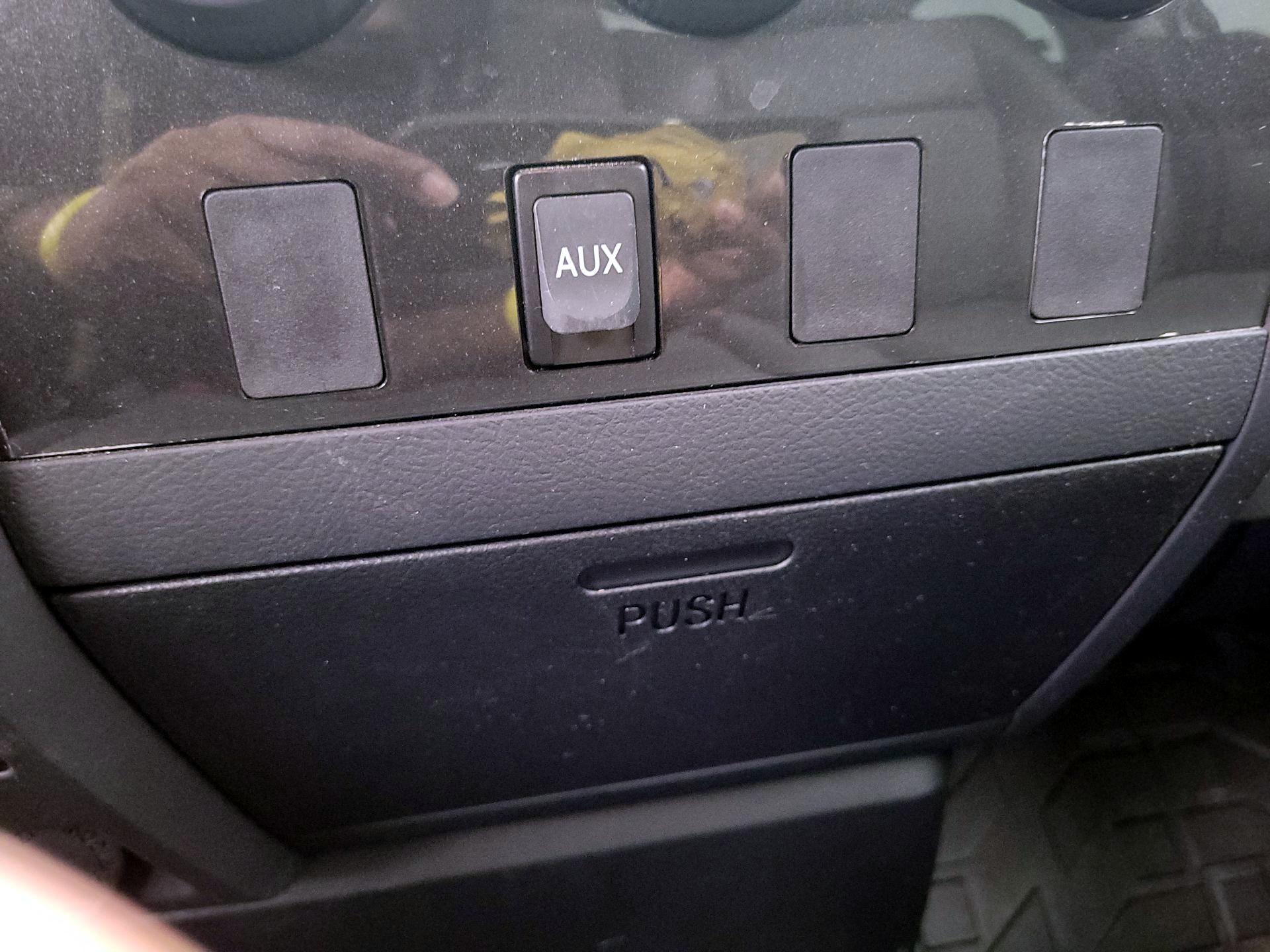 Thumbnail: 2013 Toyota Tundra - 17