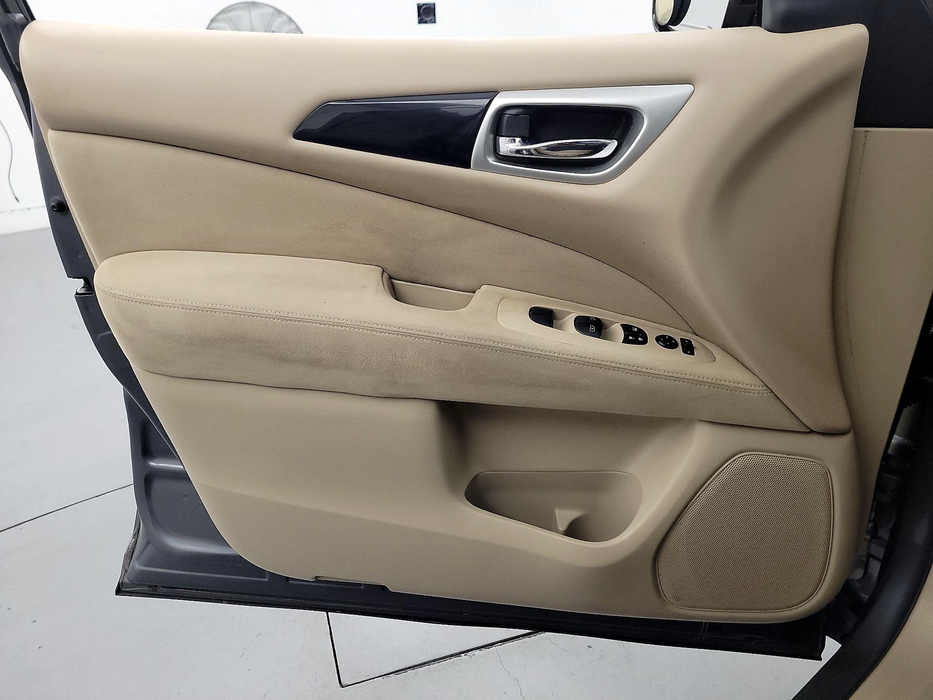 Thumbnail: 2015 Nissan Pathfinder - 12