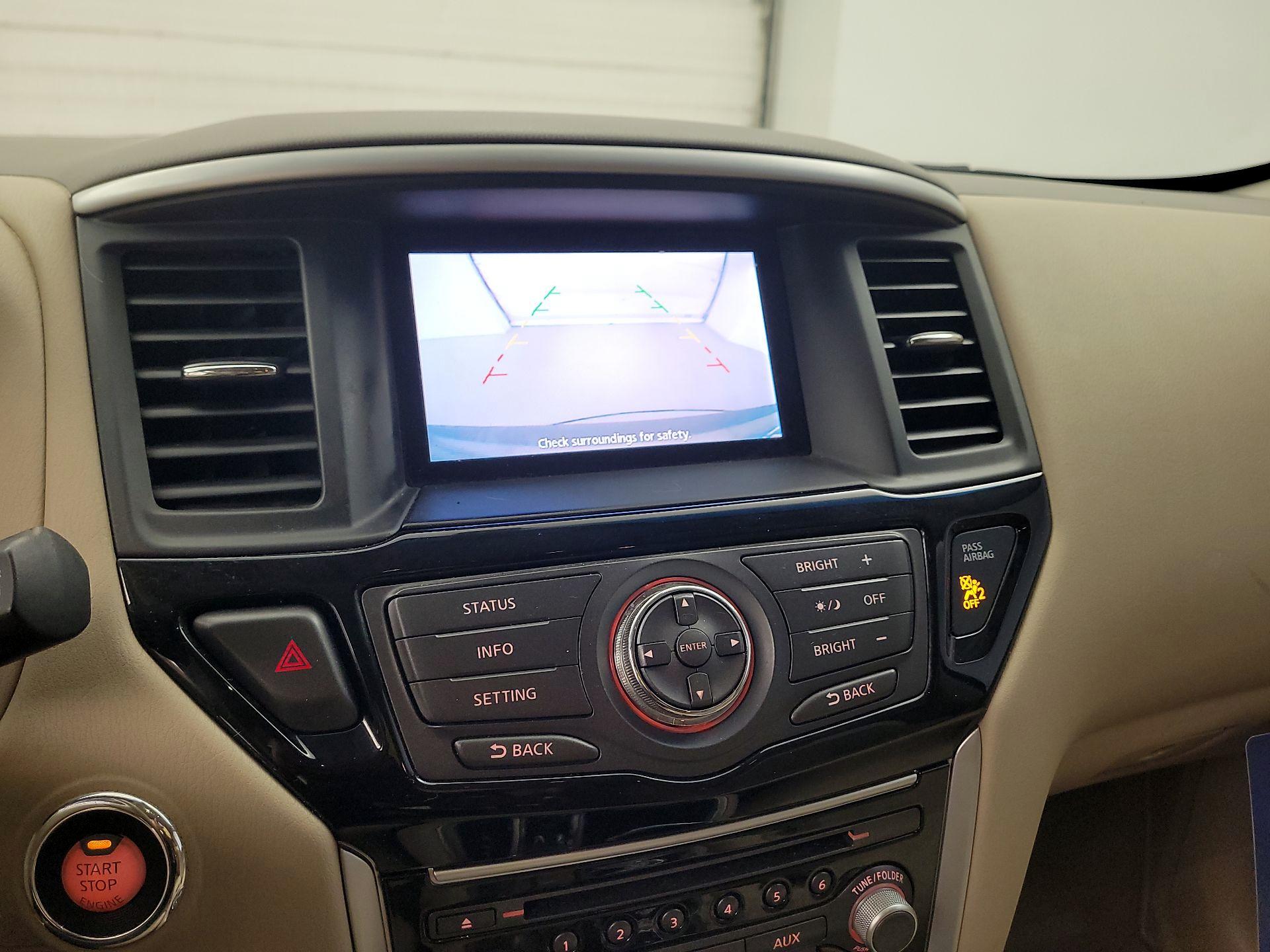 Thumbnail: 2015 Nissan Pathfinder - 14