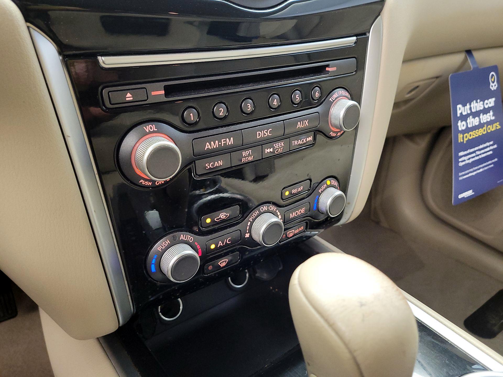 Thumbnail: 2015 Nissan Pathfinder - 16
