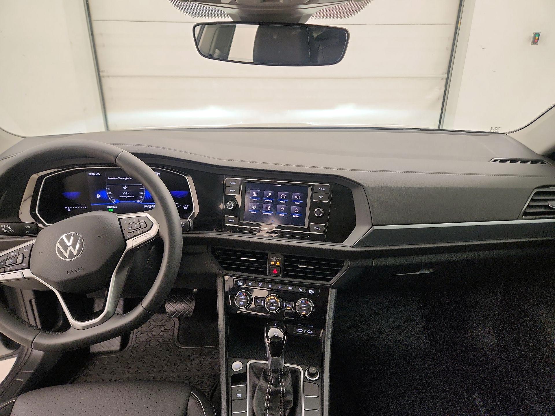 Thumbnail: 2024 Volkswagen Jetta - 9