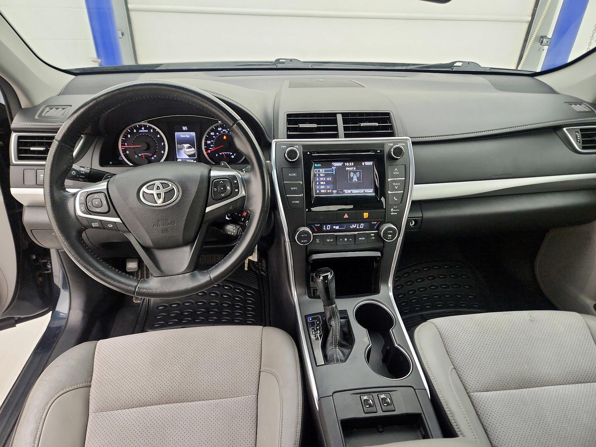 Thumbnail: 2015 Toyota Camry - 9