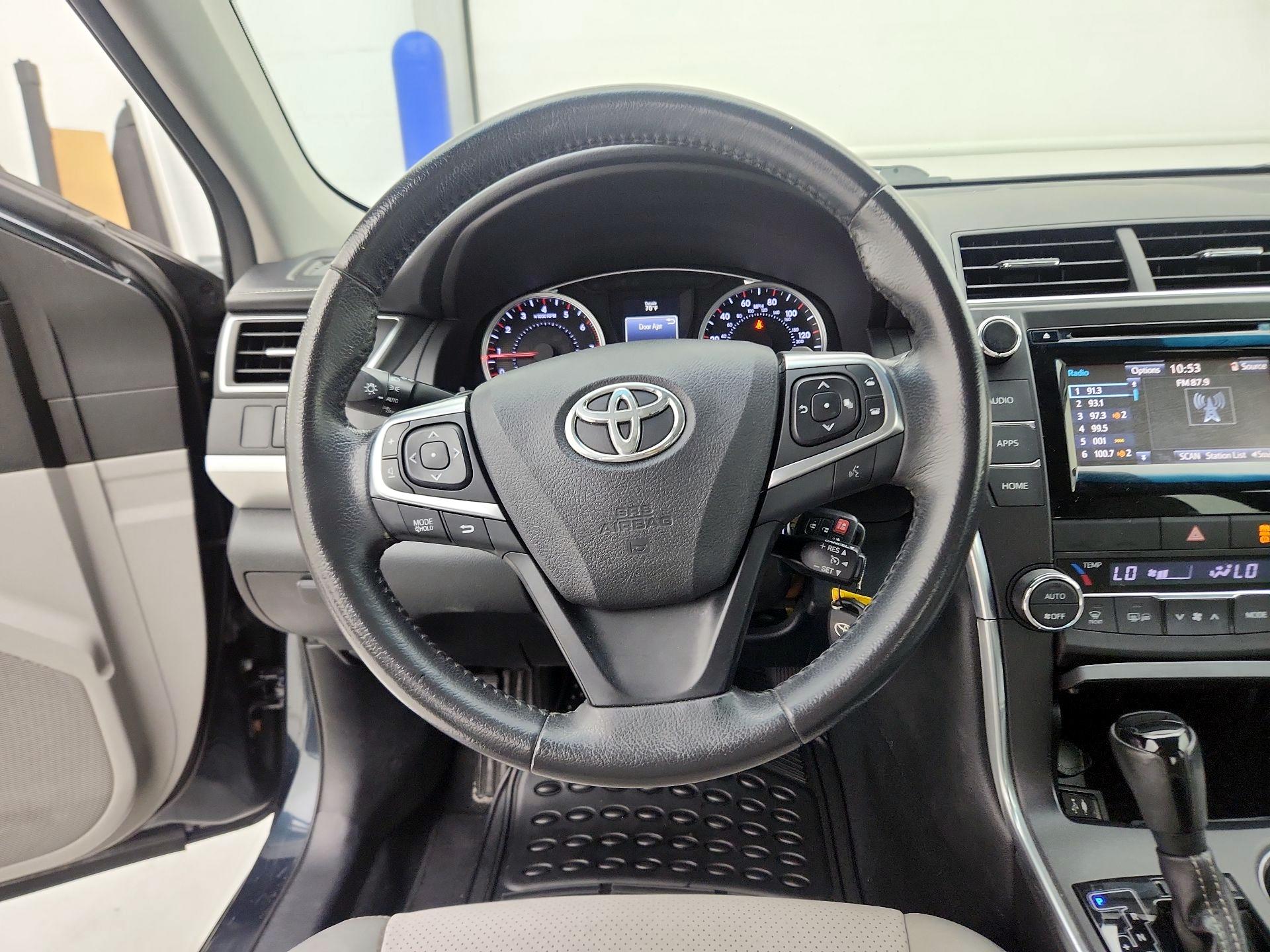 Thumbnail: 2015 Toyota Camry - 10
