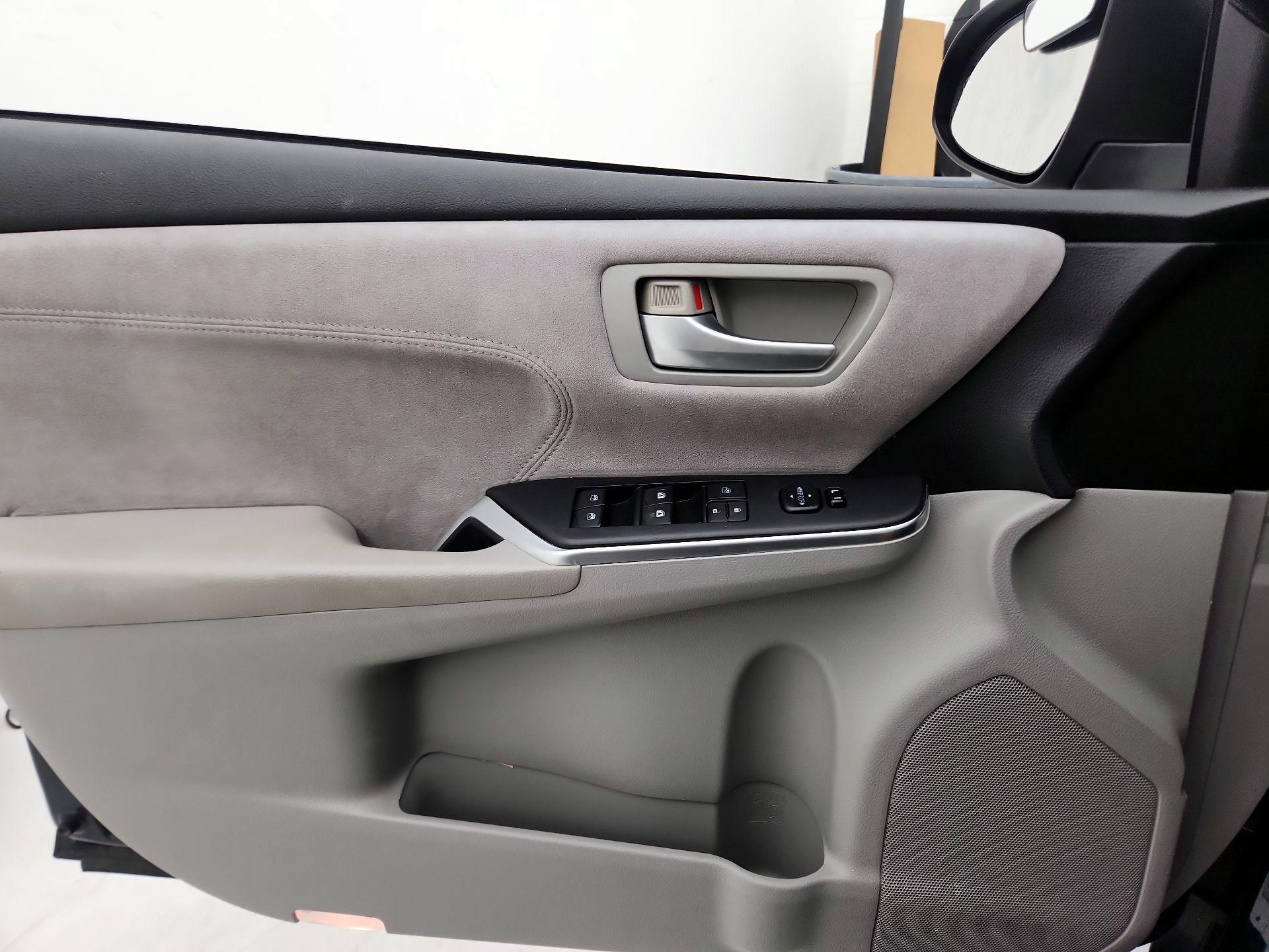 Thumbnail: 2015 Toyota Camry - 12