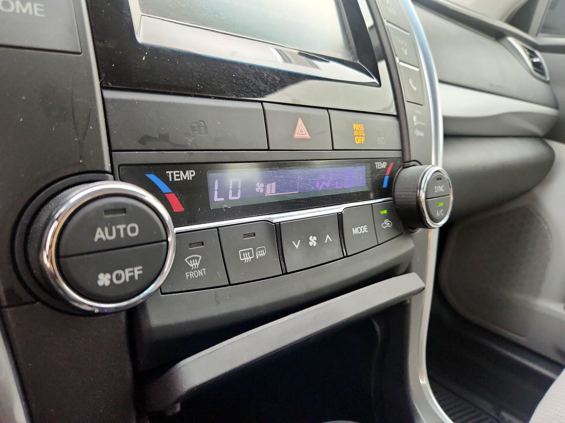 Thumbnail: 2015 Toyota Camry - 16