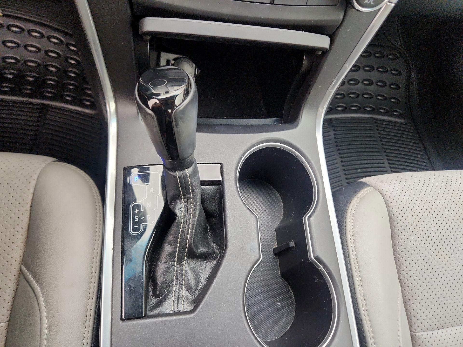 Thumbnail: 2015 Toyota Camry - 17