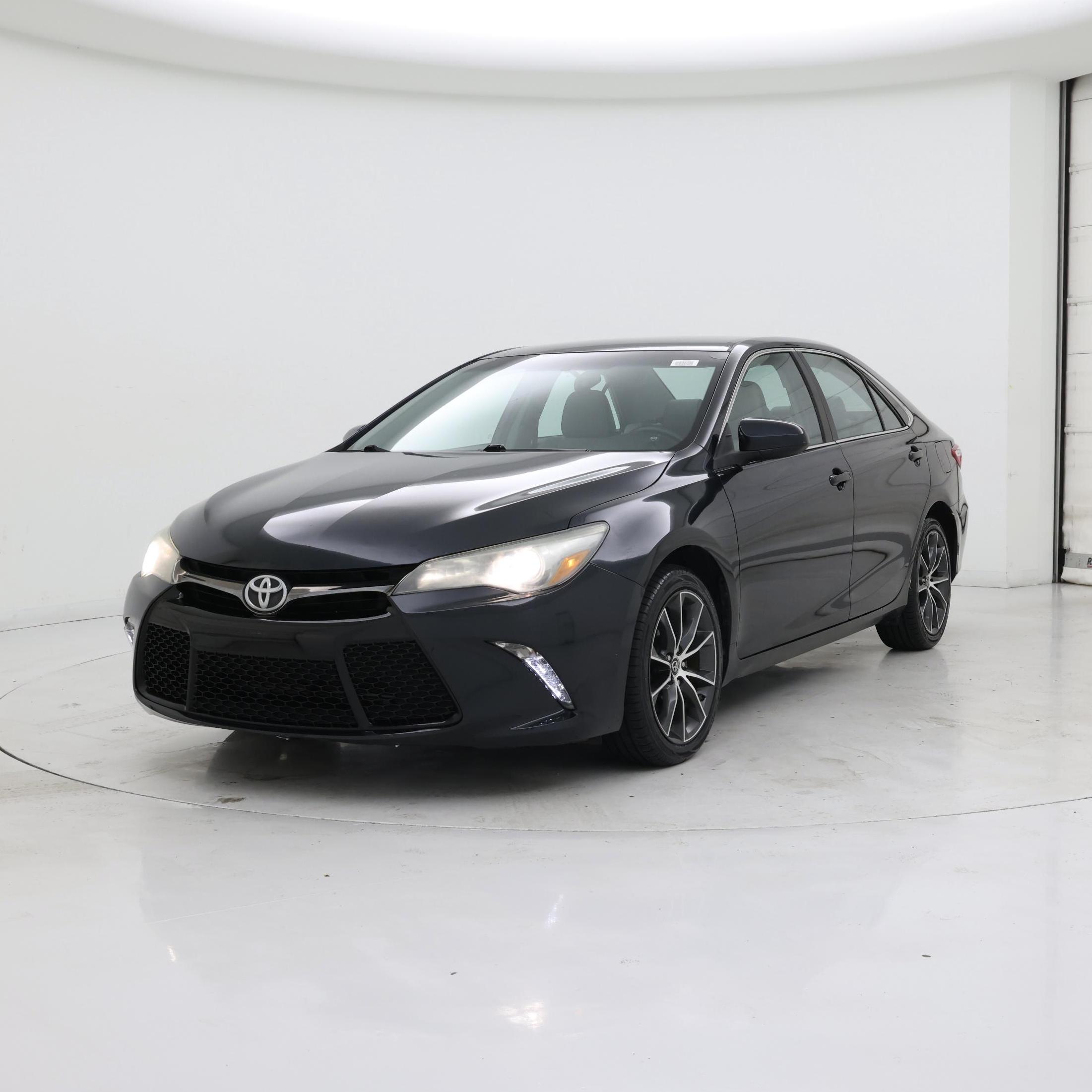 Thumbnail: 2015 Toyota Camry - 4